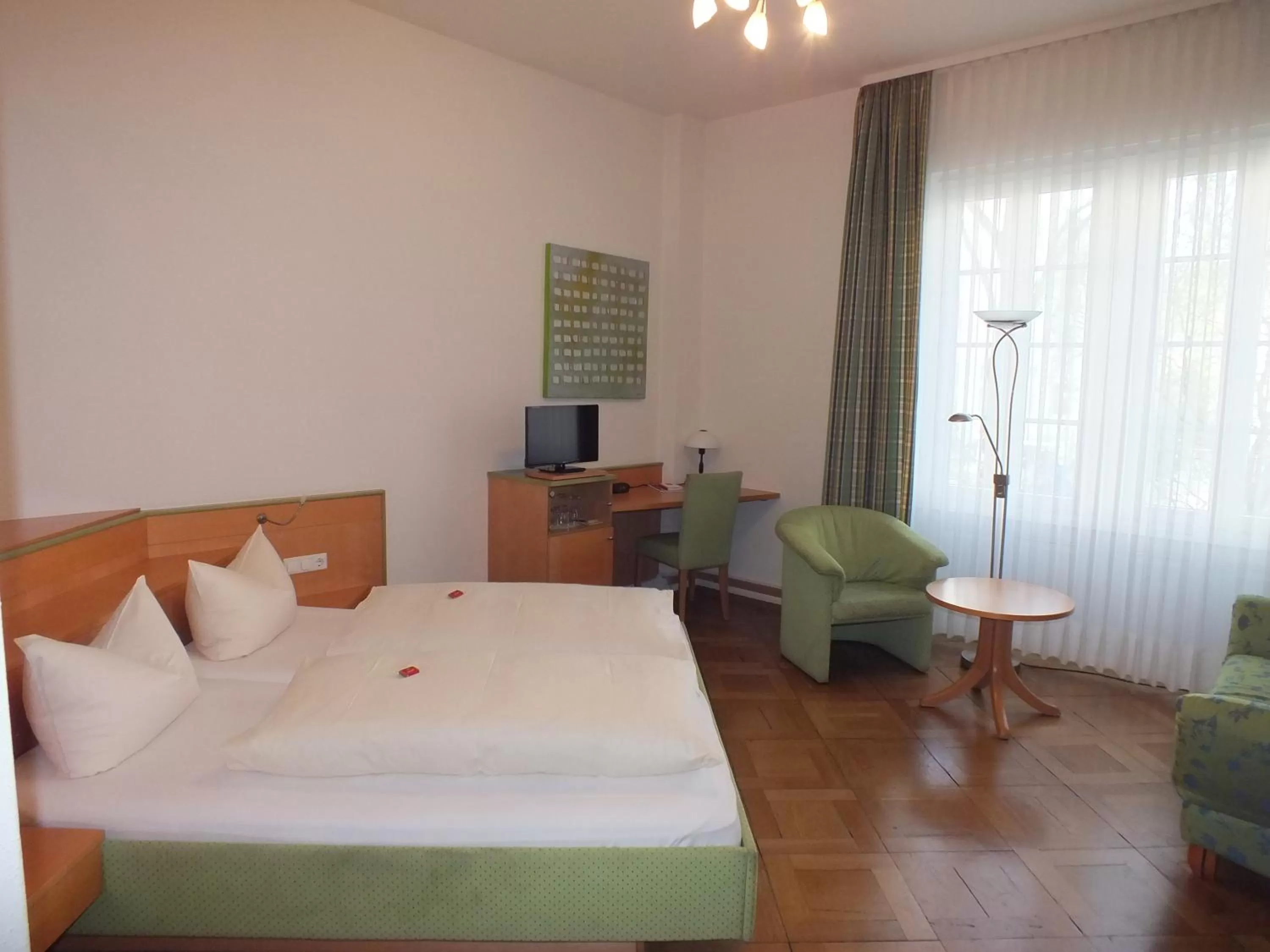 Photo of the whole room, Bed in Alleehaus