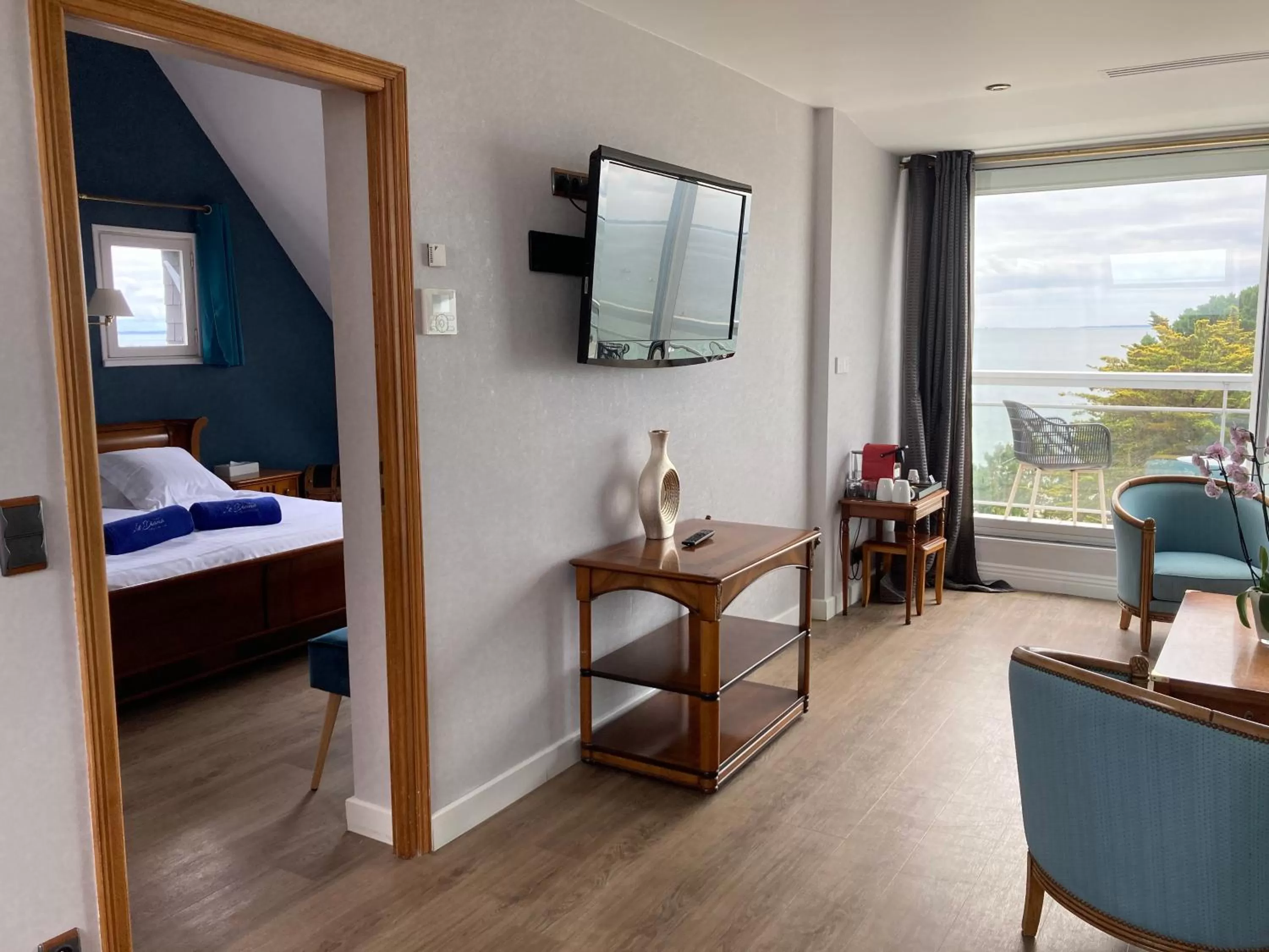 View (from property/room), Bed in Le Diana Hôtel & Spa