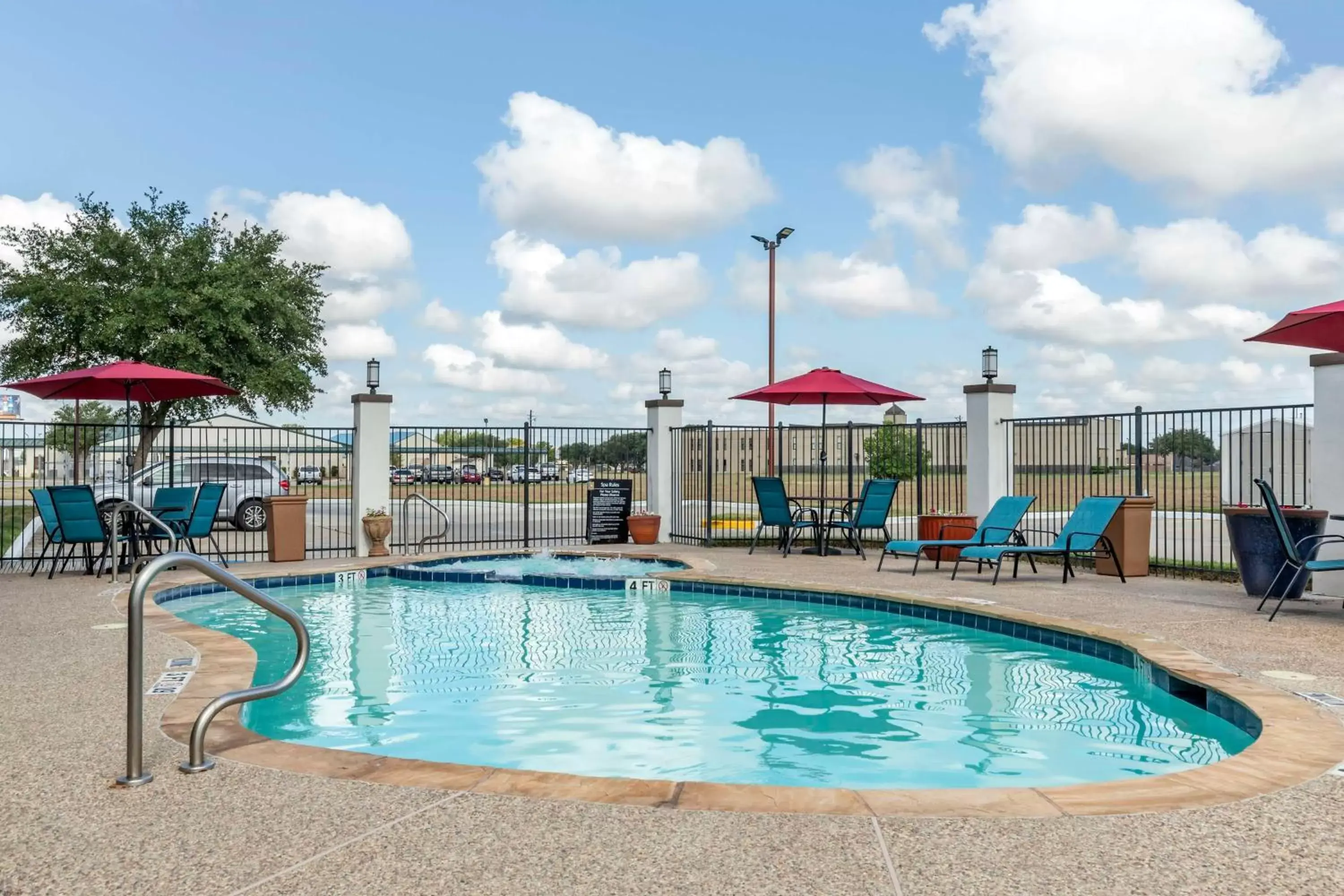 Pool view, Swimming Pool in Best Western PLUS Victoria Inn & Suites
