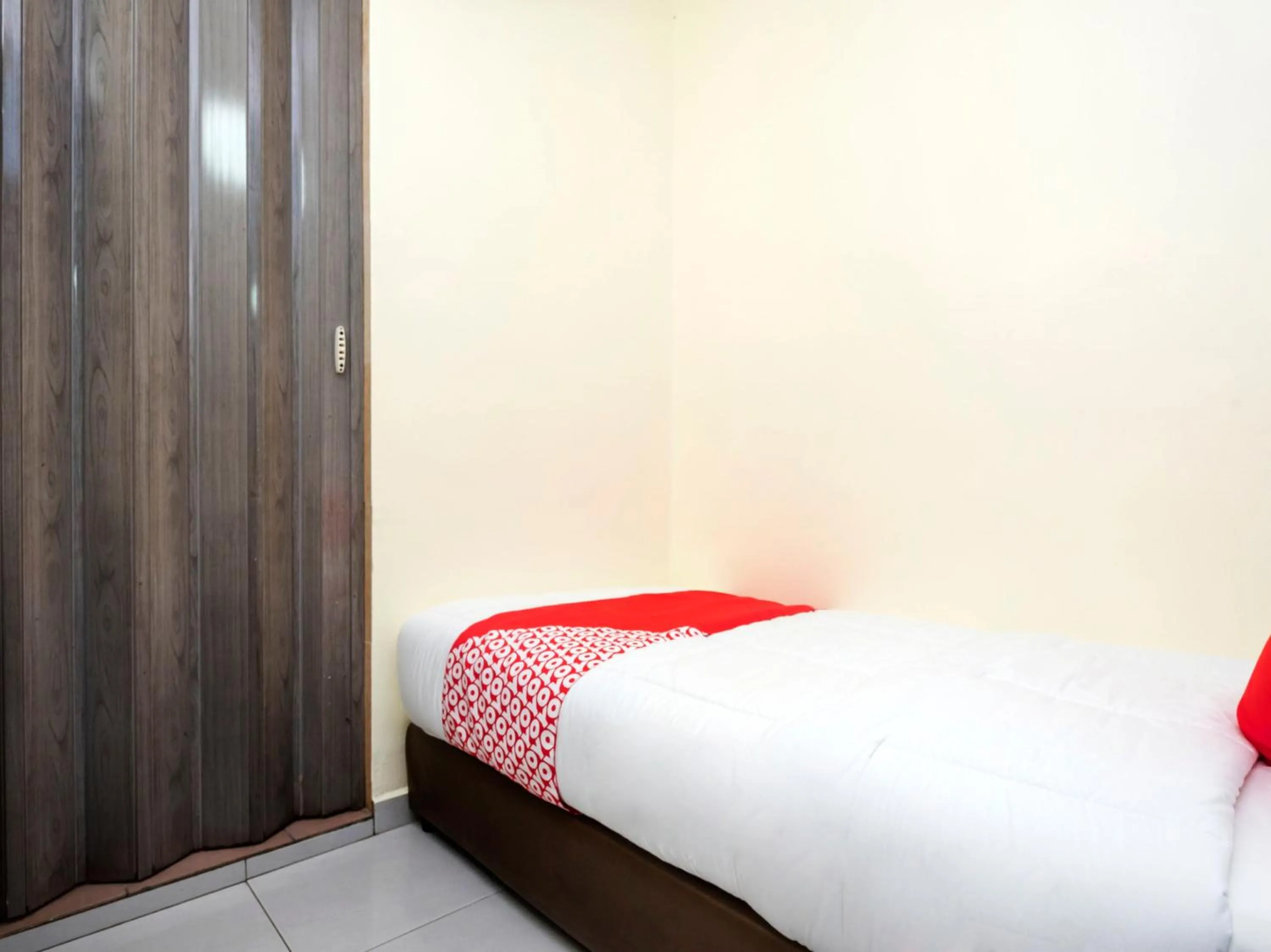 Bedroom, Bed in Super OYO 494 EG Hotel