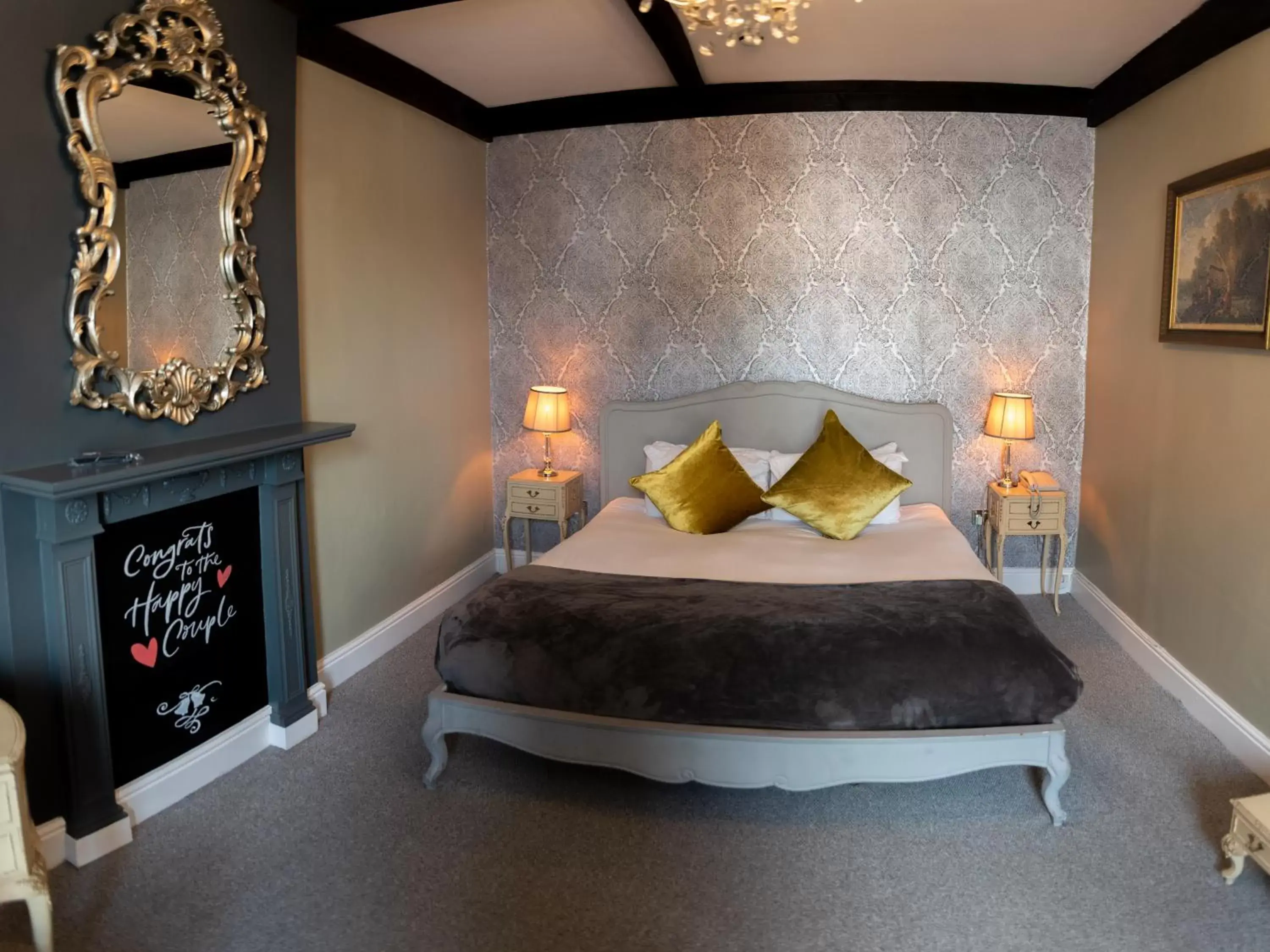 Bed in The Oak House Hotel