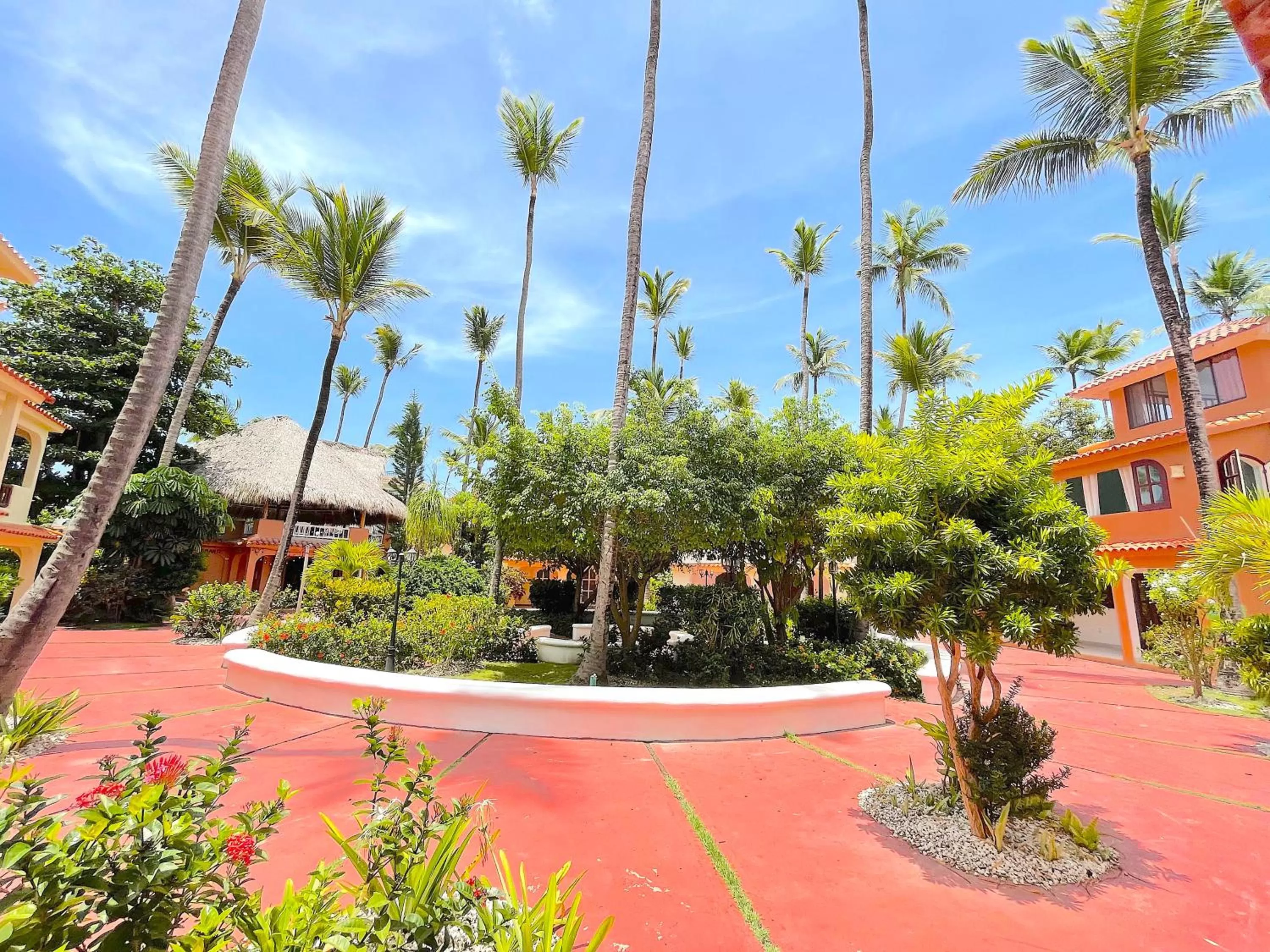 Spring in BEACH Condo-HOTEL with VILLAS & PRIVATE Apartments WIFI BBQ Beach CLUB & SPA