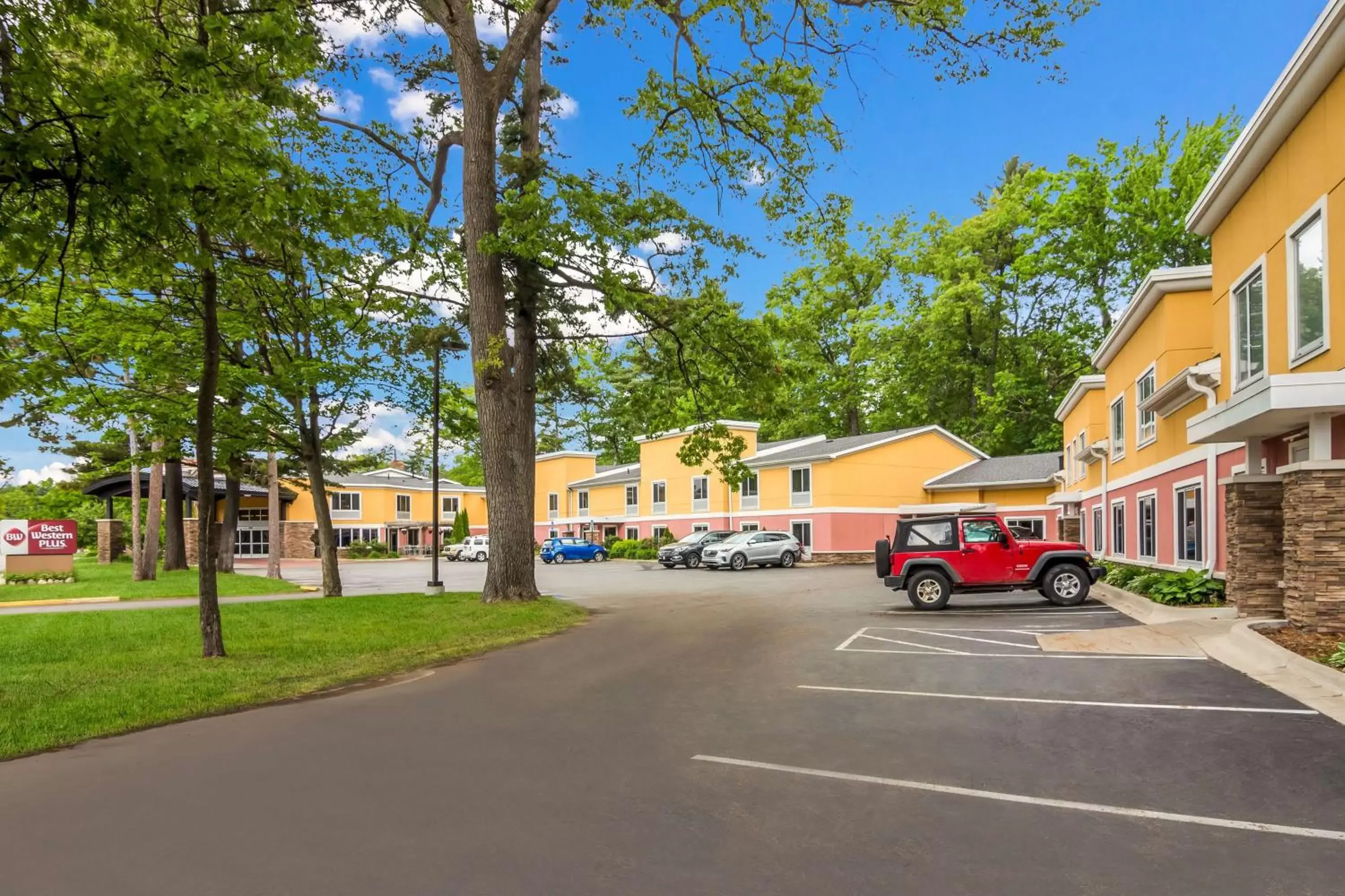 Property Building in Best Western Plus Traverse City