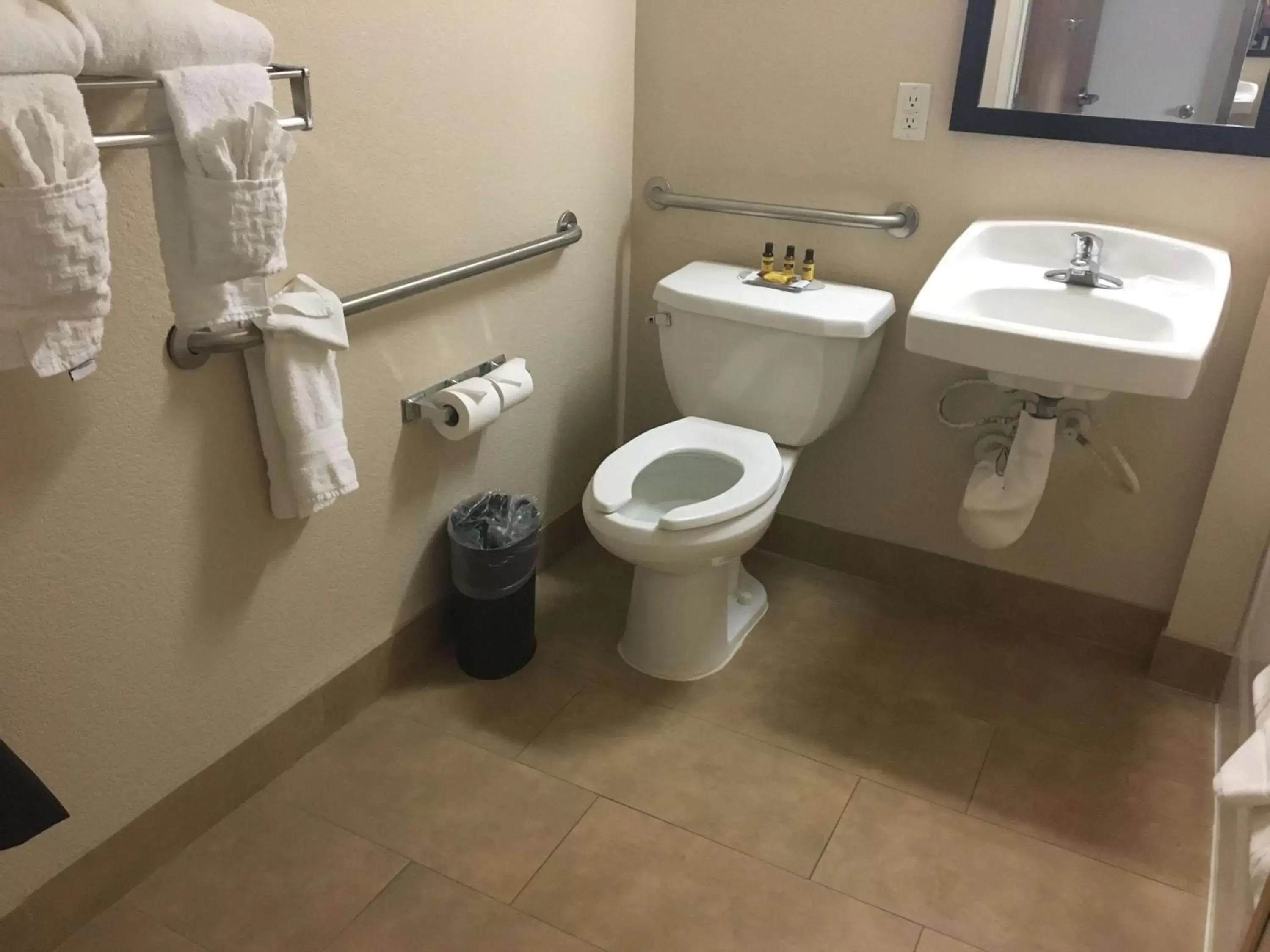 Bathroom in Best Western Plus Gateway Inn & Suites - Aurora