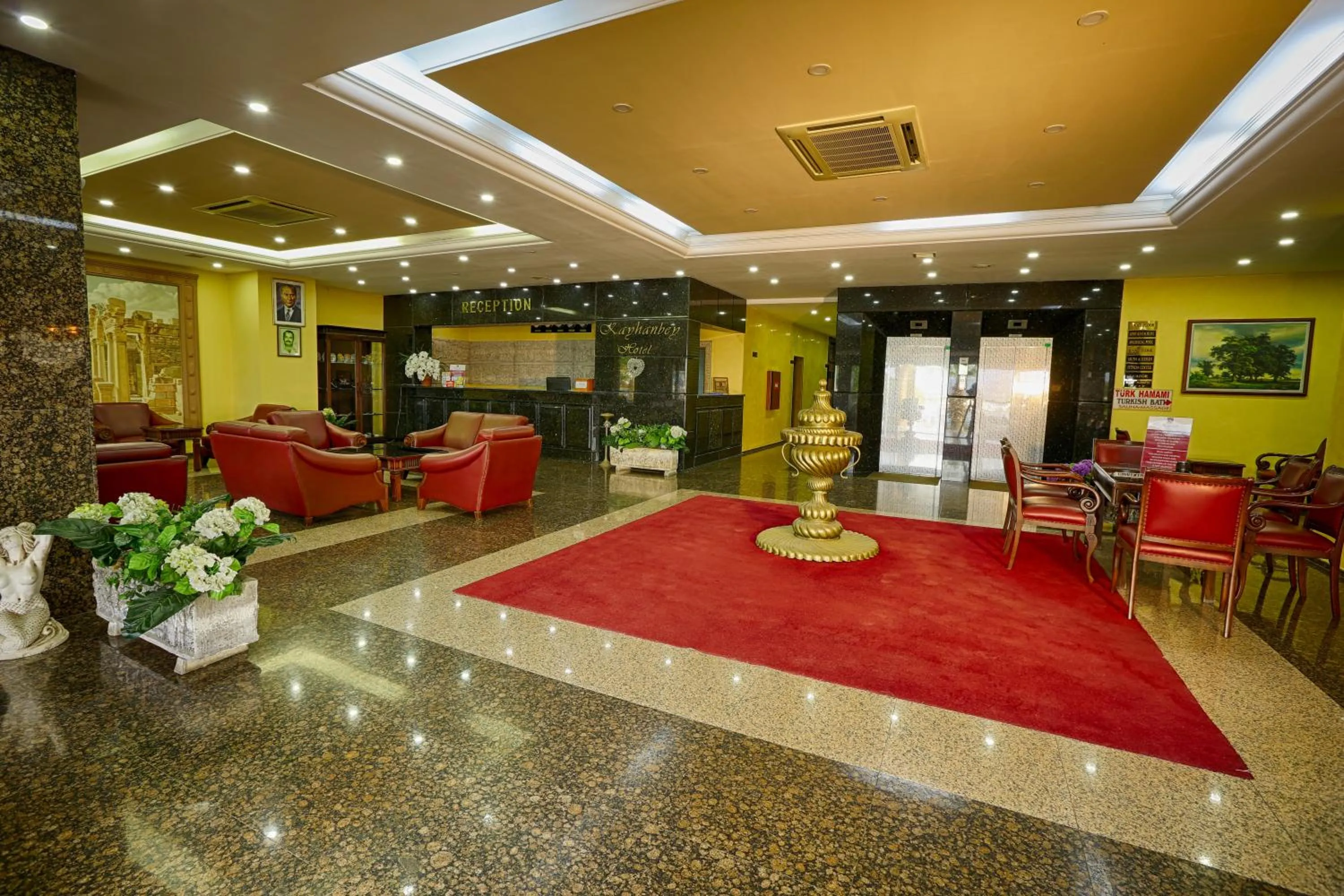 Lobby or reception in Kayhanbey Hotel