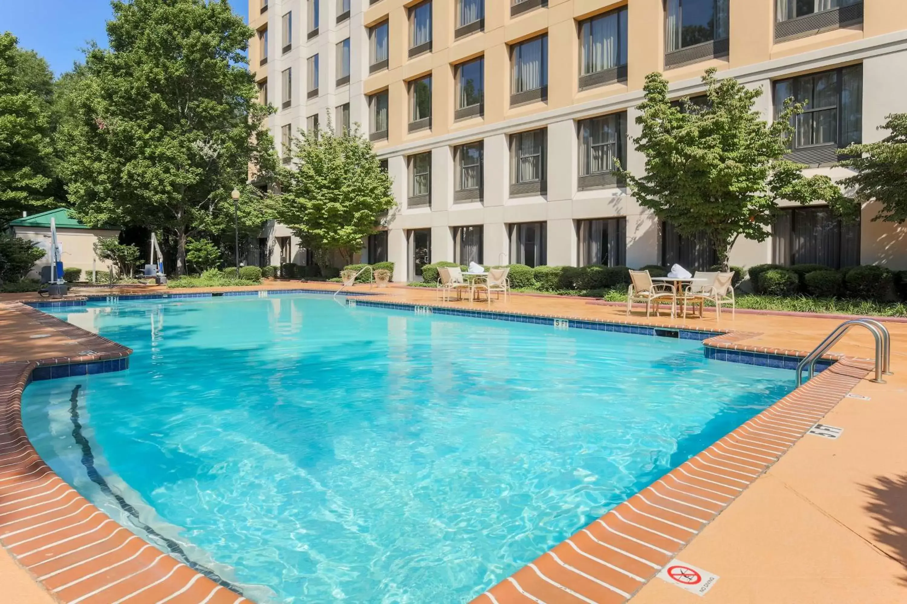 Pool view, Swimming Pool in DoubleTree by Hilton Atlanta Airport