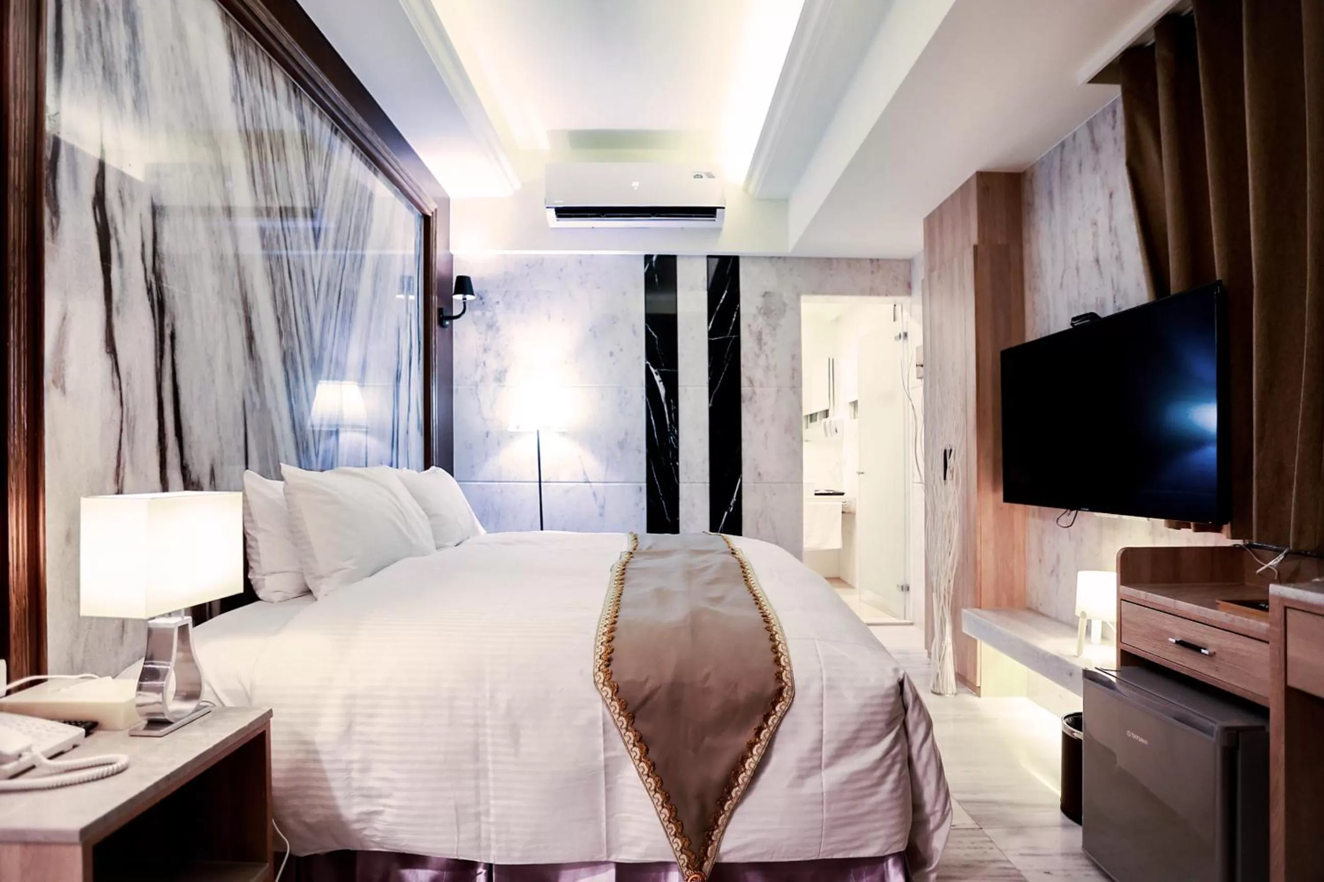 Bed in Hotel Maple Taiwan Boulevard