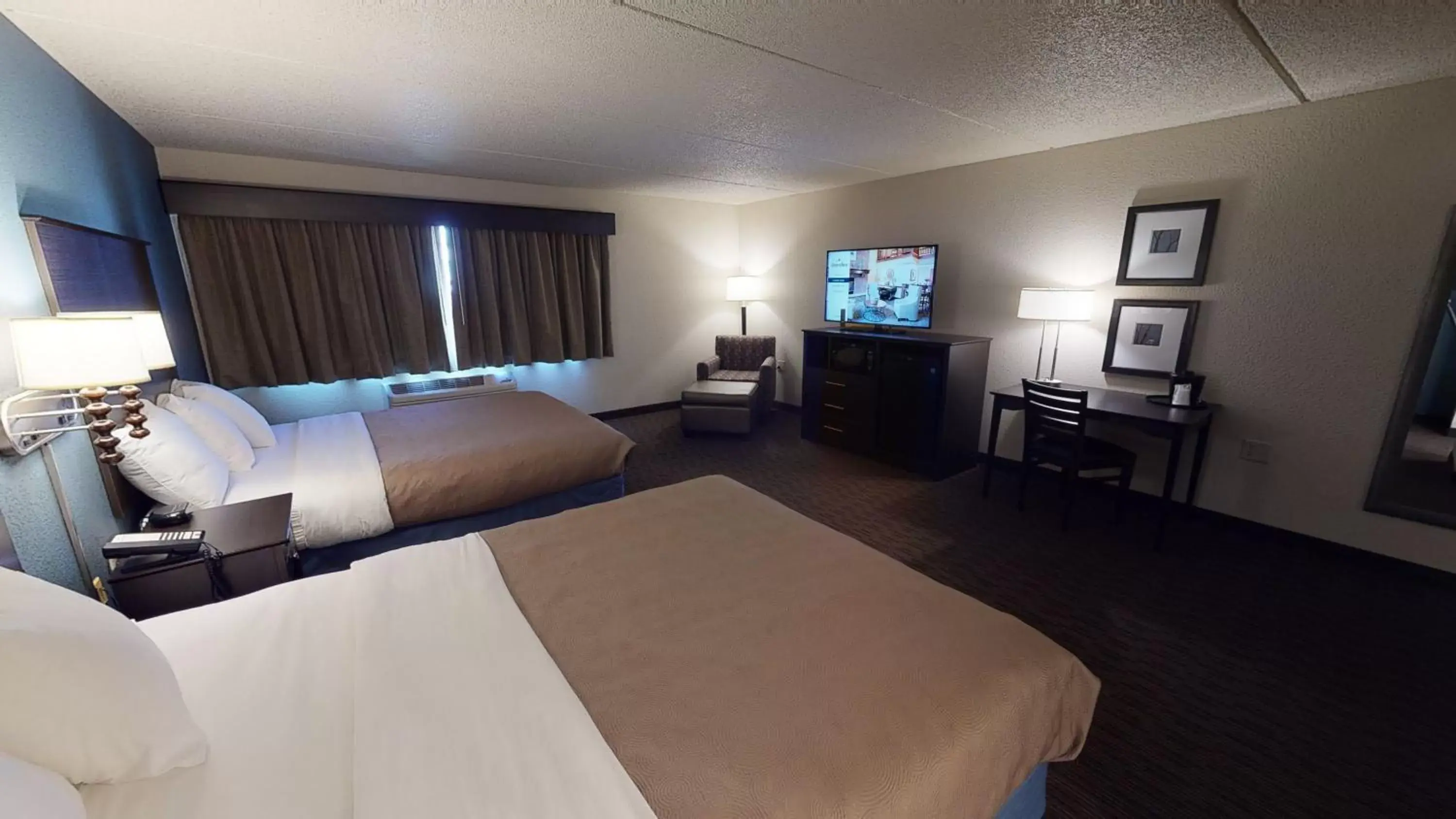 Breakfast, Bed in AmericInn by Wyndham Mounds View Minneapolis