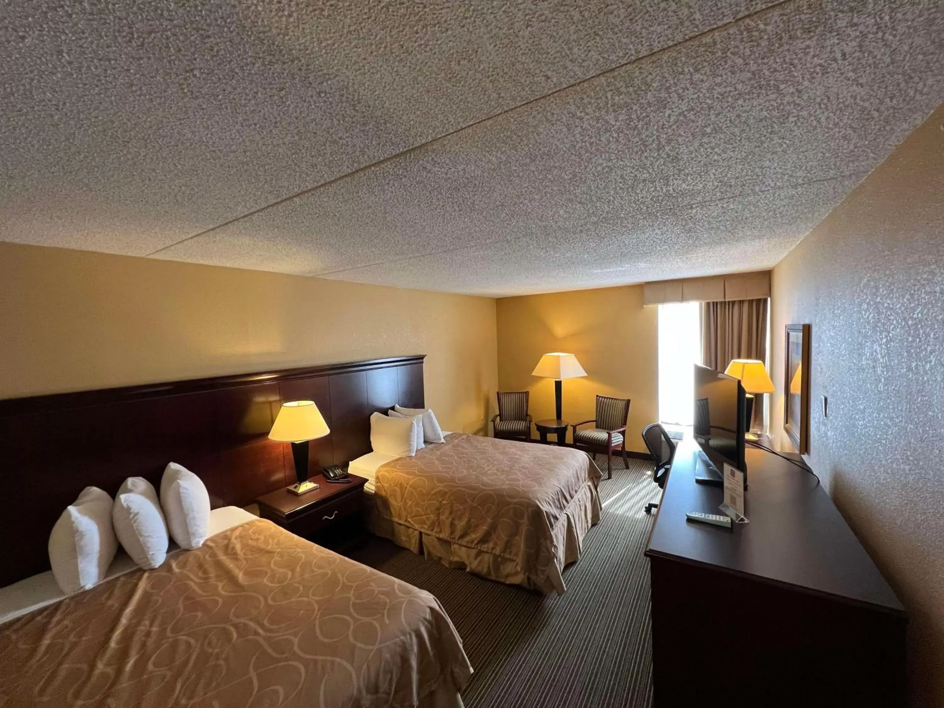 Bedroom, Bed in SureStay Plus Hotel by Best Western Hopkinsville