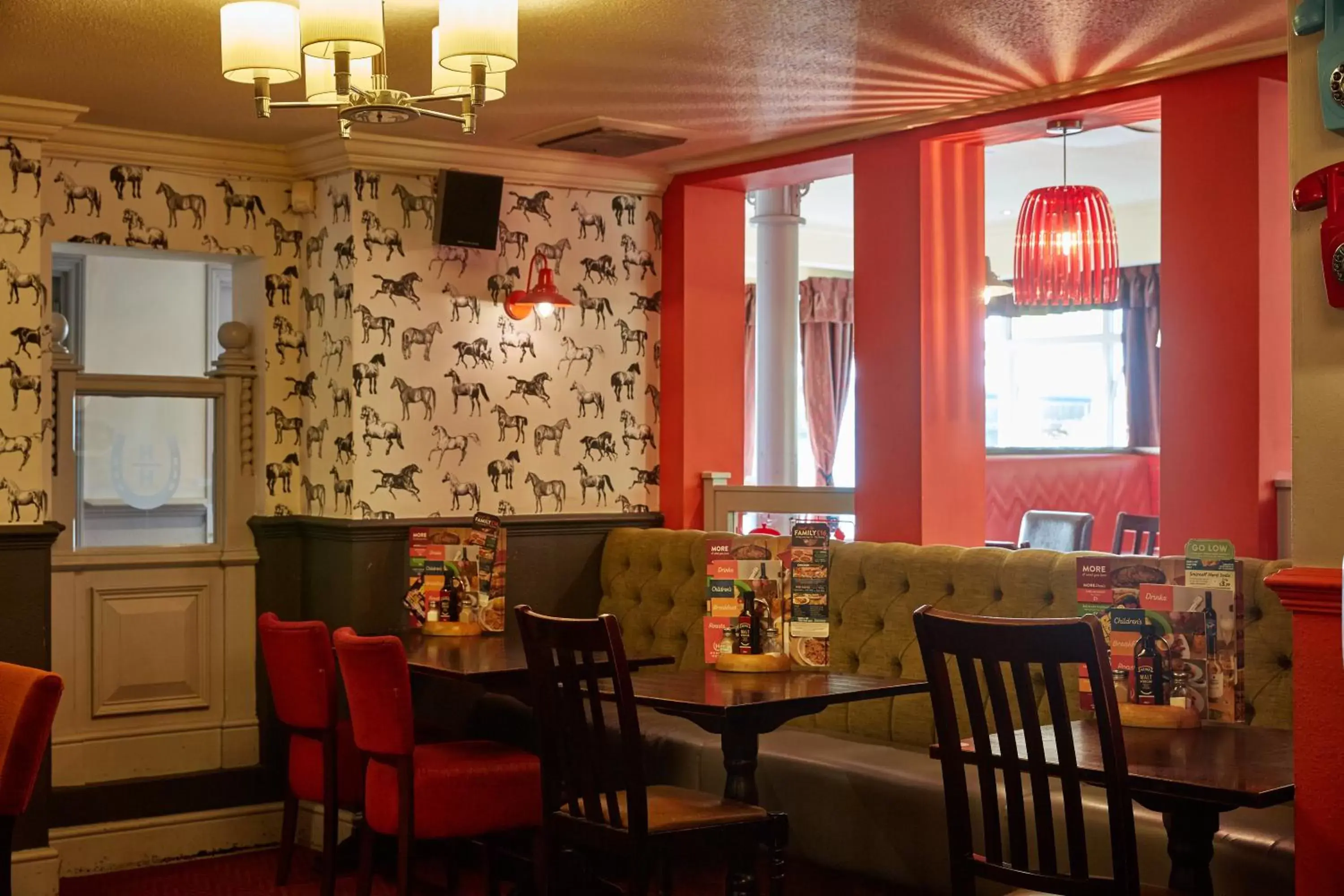 Restaurant/Places to Eat in Charnwood Arms