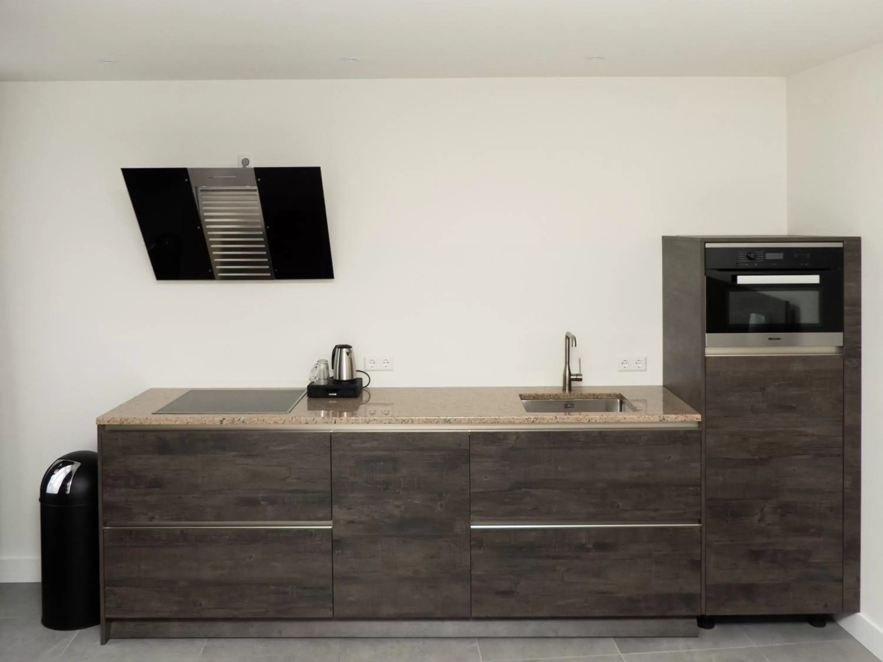 Kitchen or kitchenette, Bathroom in Hotel-Restaurant Het Rechthuis