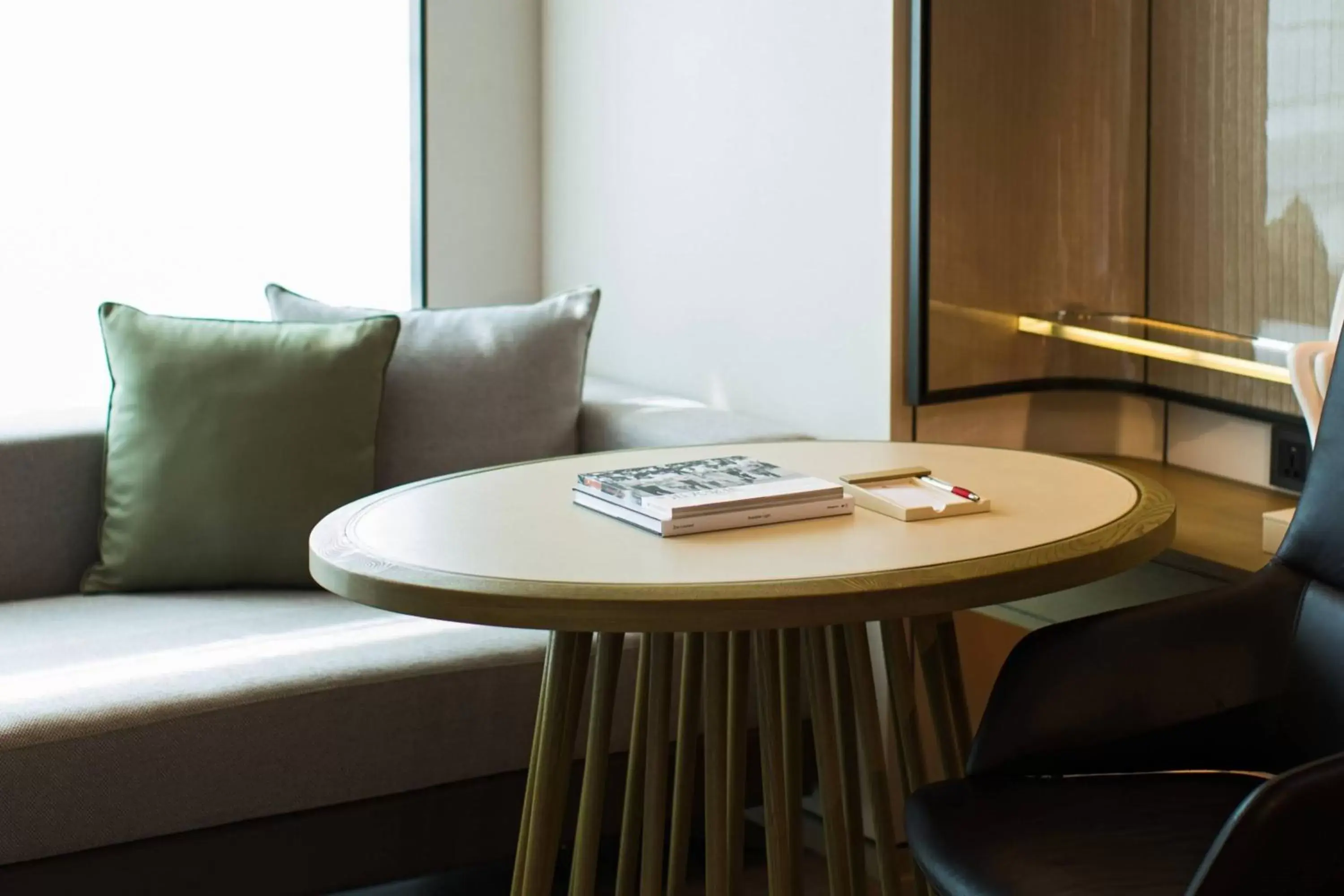 Living room, Seating Area in Shenzhen Marriott Hotel Nanshan