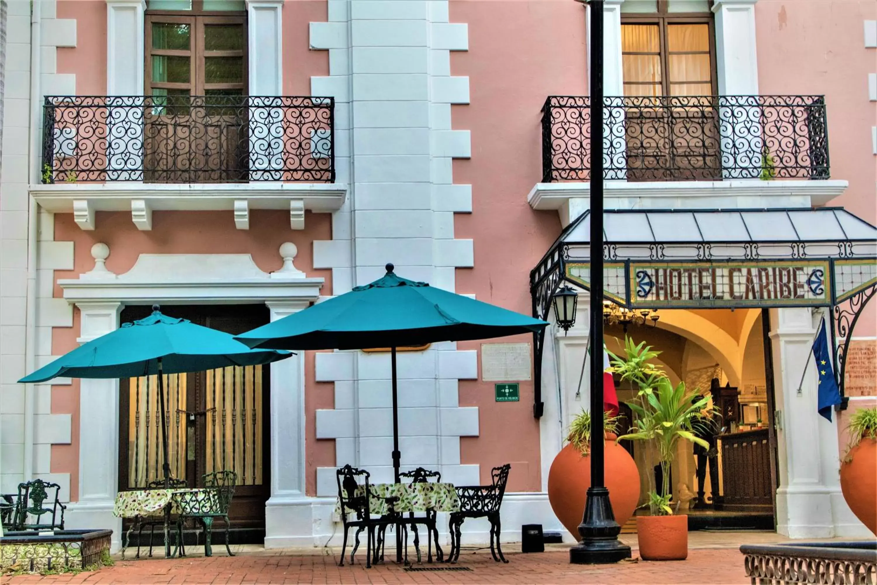 Facade/entrance in Hotel Caribe Merida Yucatan