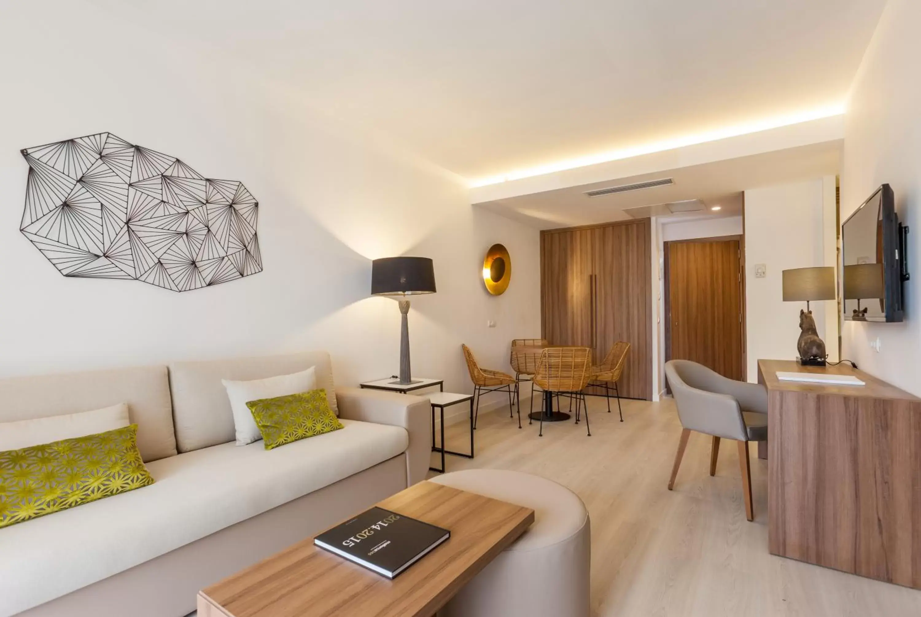 Living room, Seating Area in Zafiro Palace Alcudia