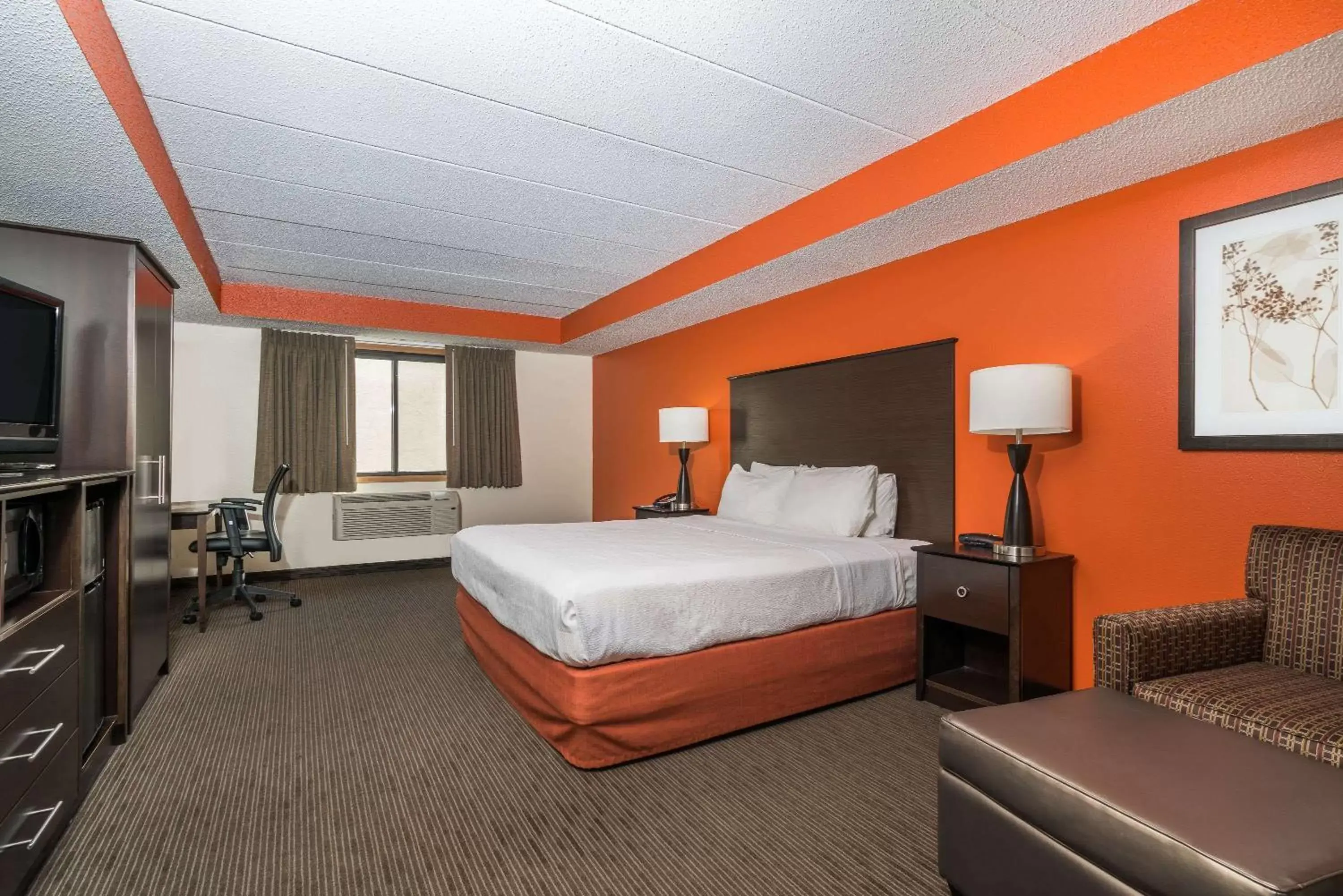 Photo of the whole room, Bed in Baymont by Wyndham Bloomington MSP Airport