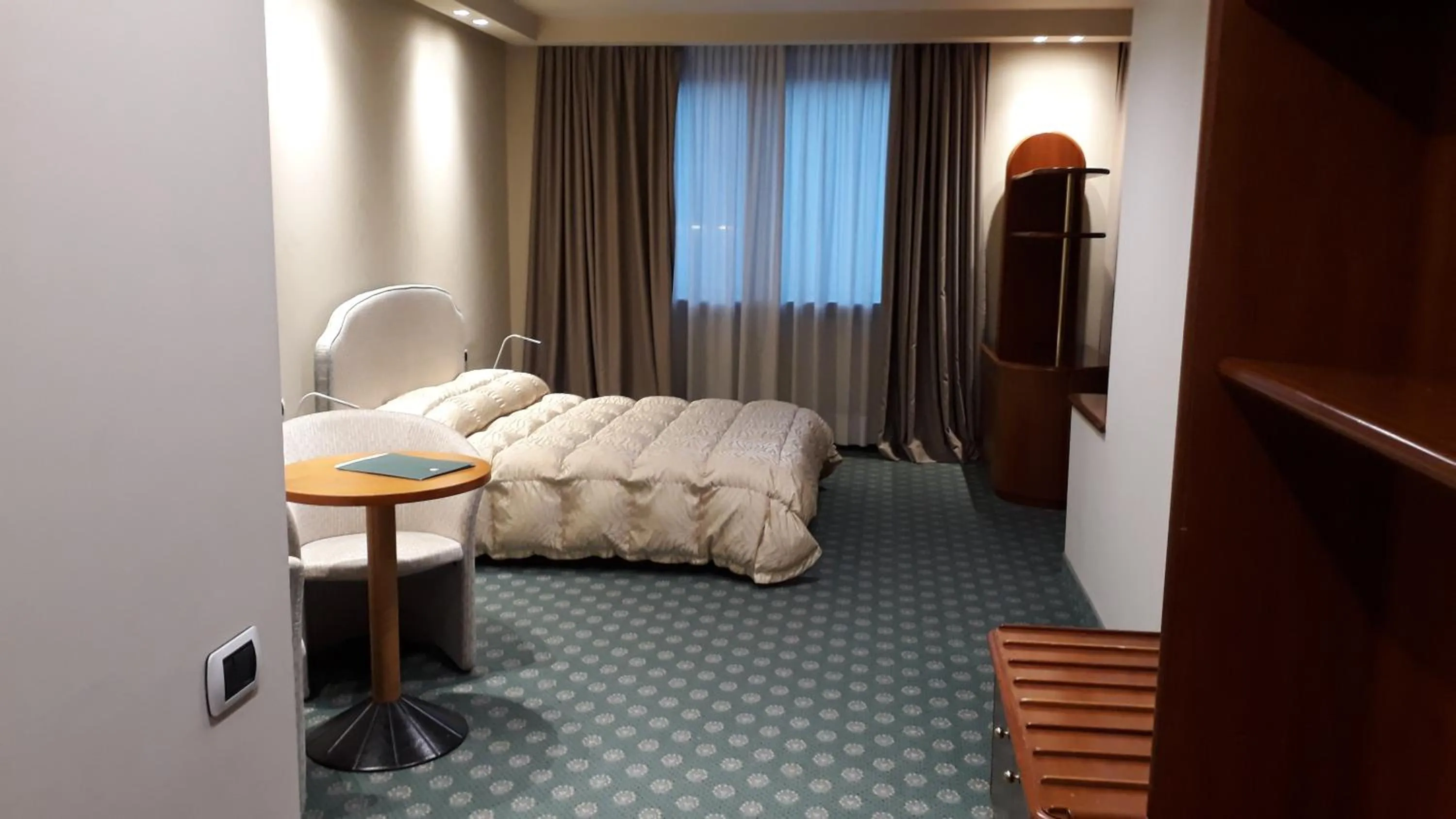 Bed in Hostellerie Du Cheval Blanc