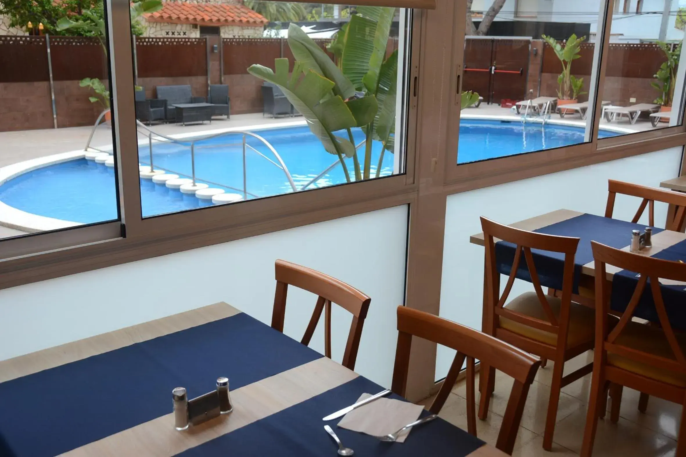 Restaurant/places to eat, Pool View in Hotel Stella Maris