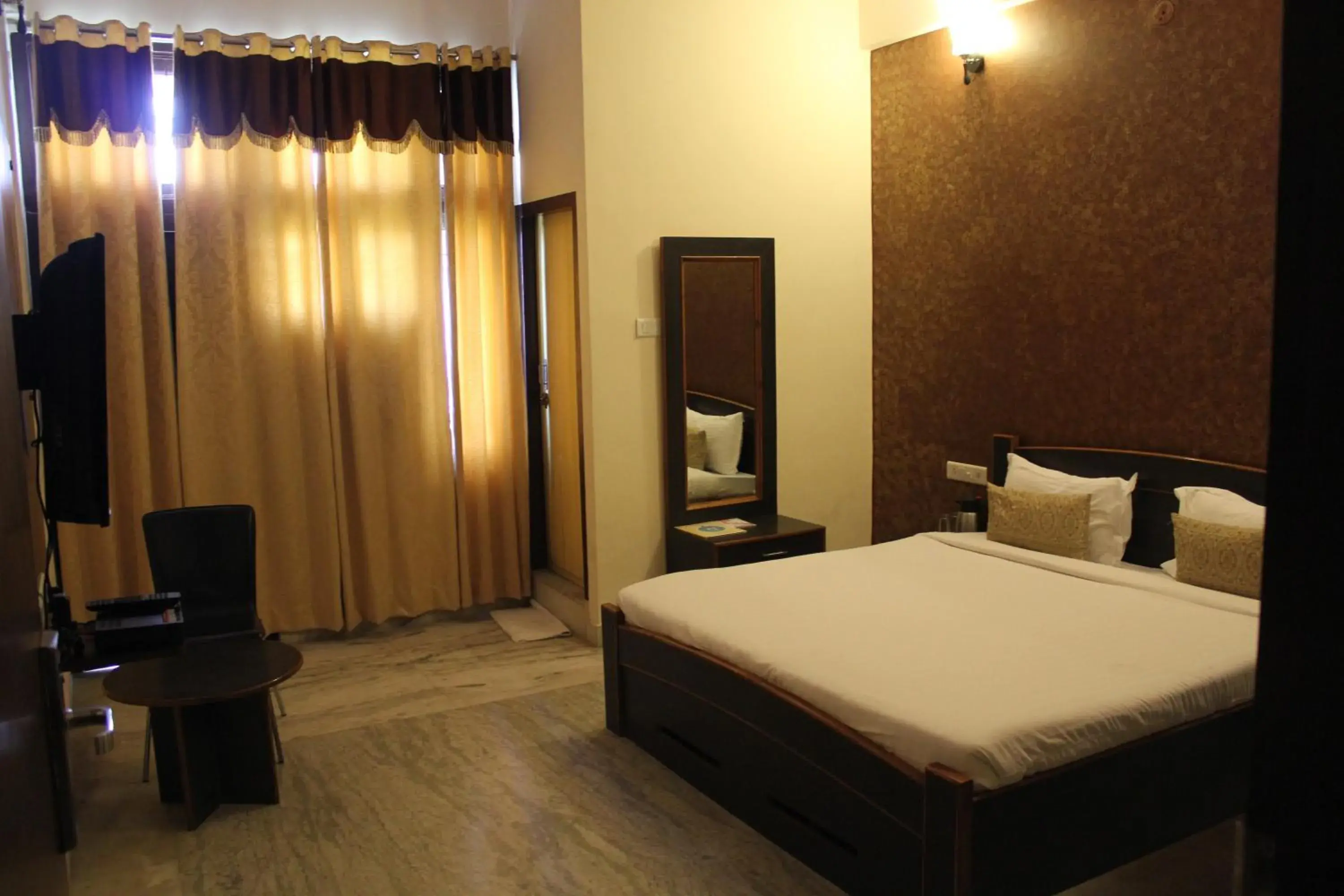Photo of the whole room, Bed in Hotel Savi Regency