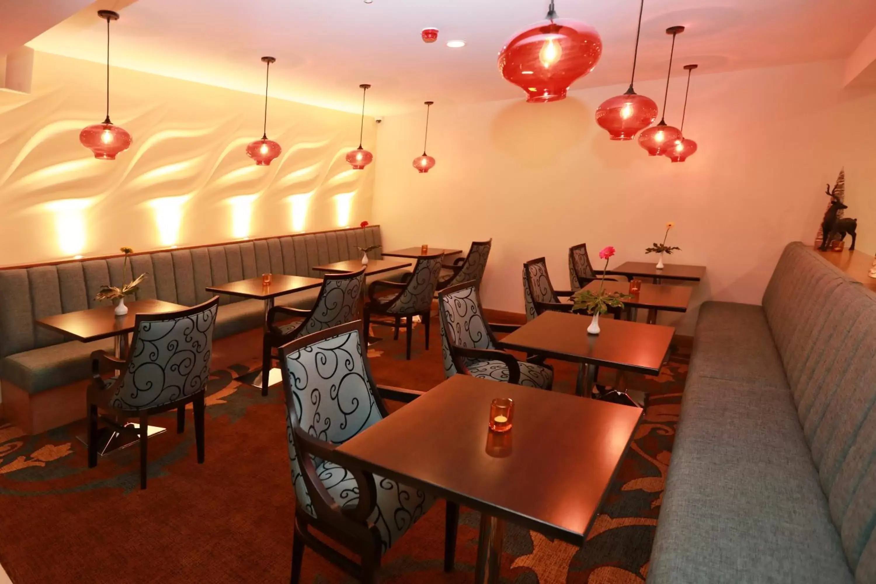 Business facilities, Restaurant/Places to Eat in Prom Hotel