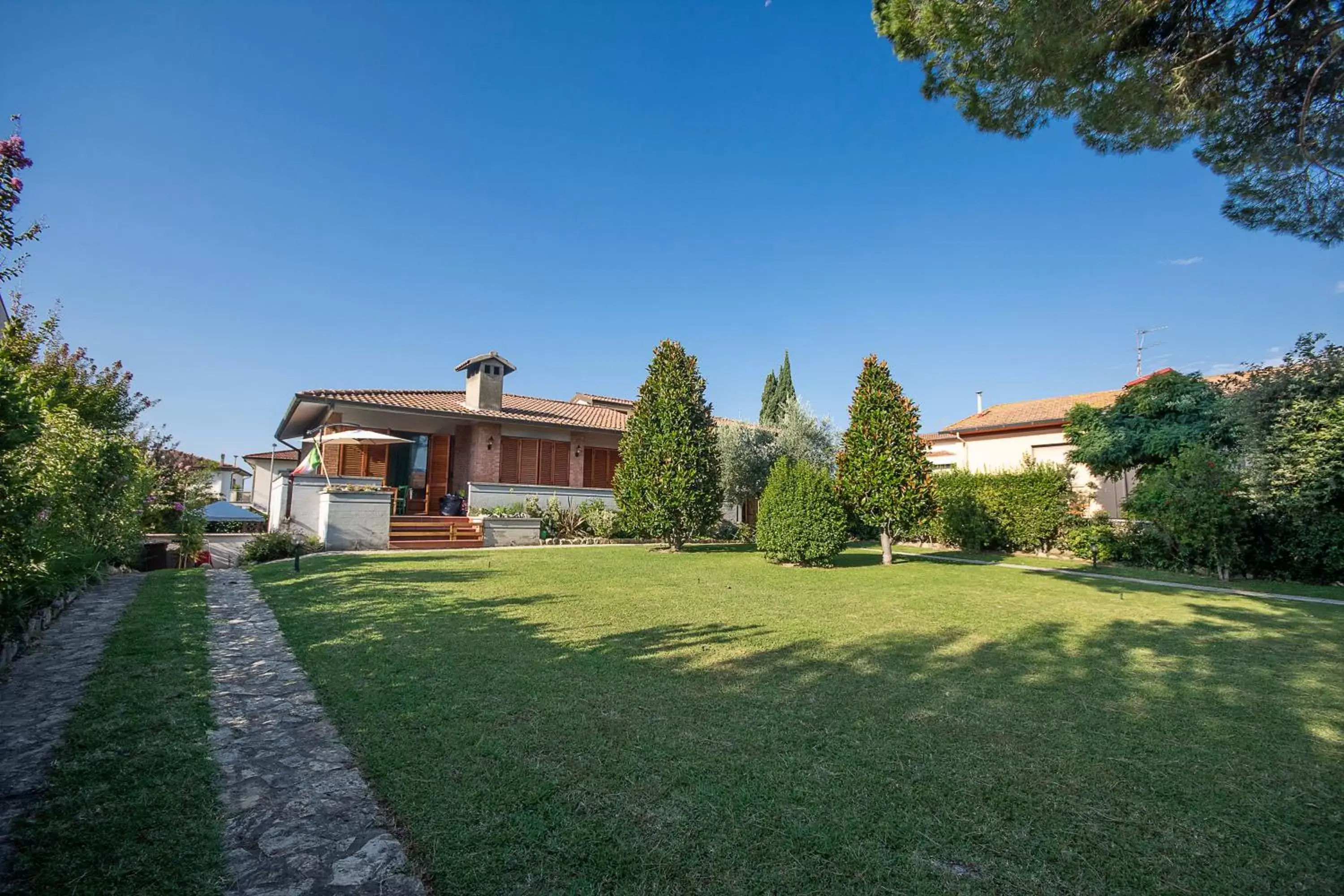 Property Building in Villa Orsini - A Retreat in Pisa - Food and Relax