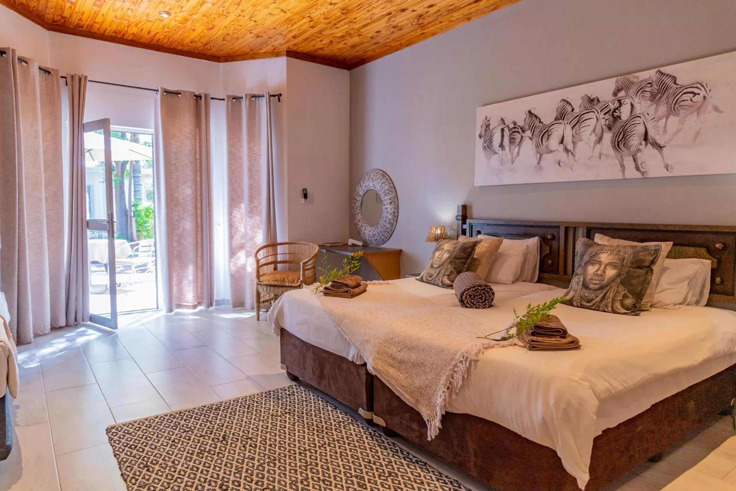 Bed in Out of Africa Town Lodge