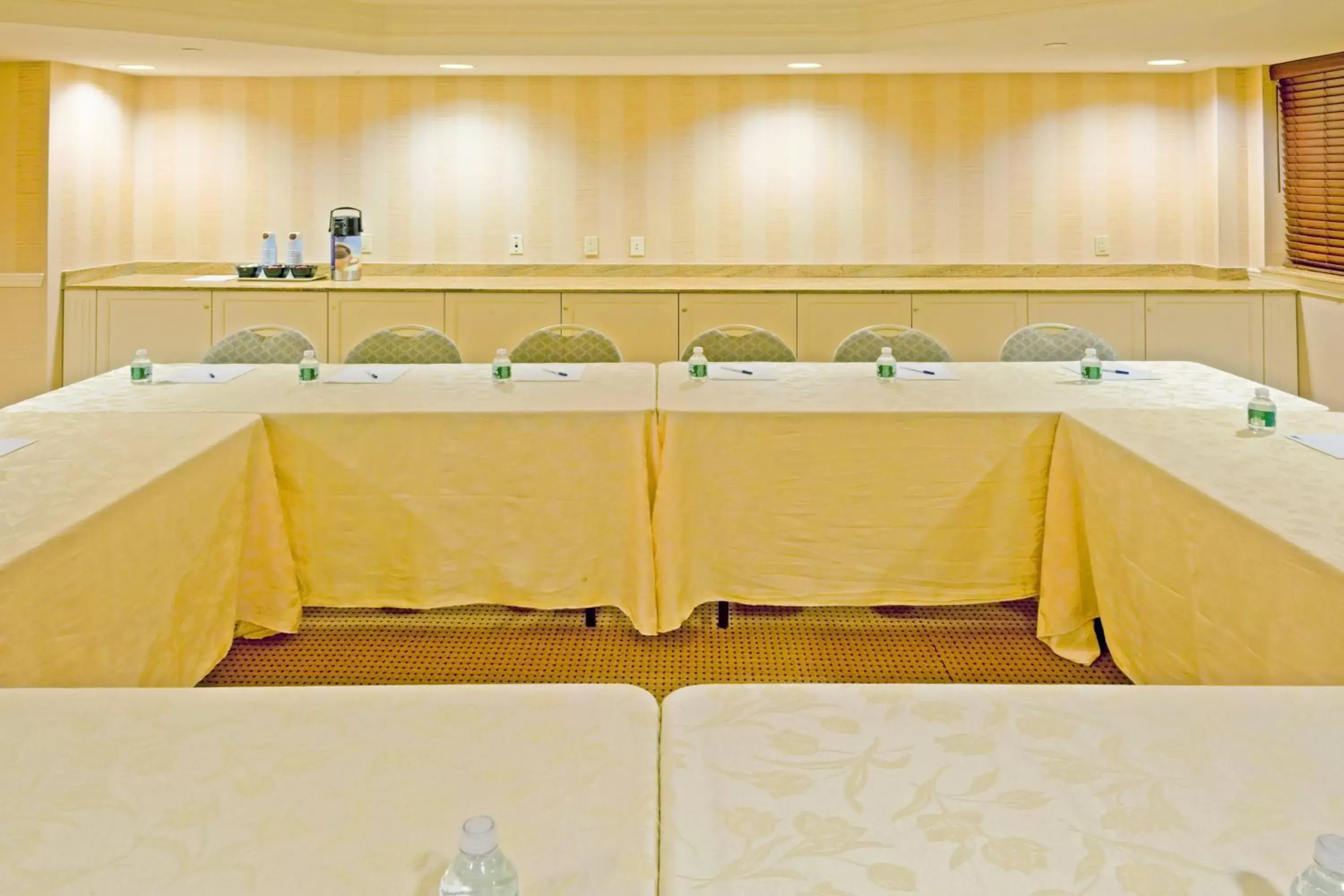 Meeting/conference room in Rockville Centre Hotel