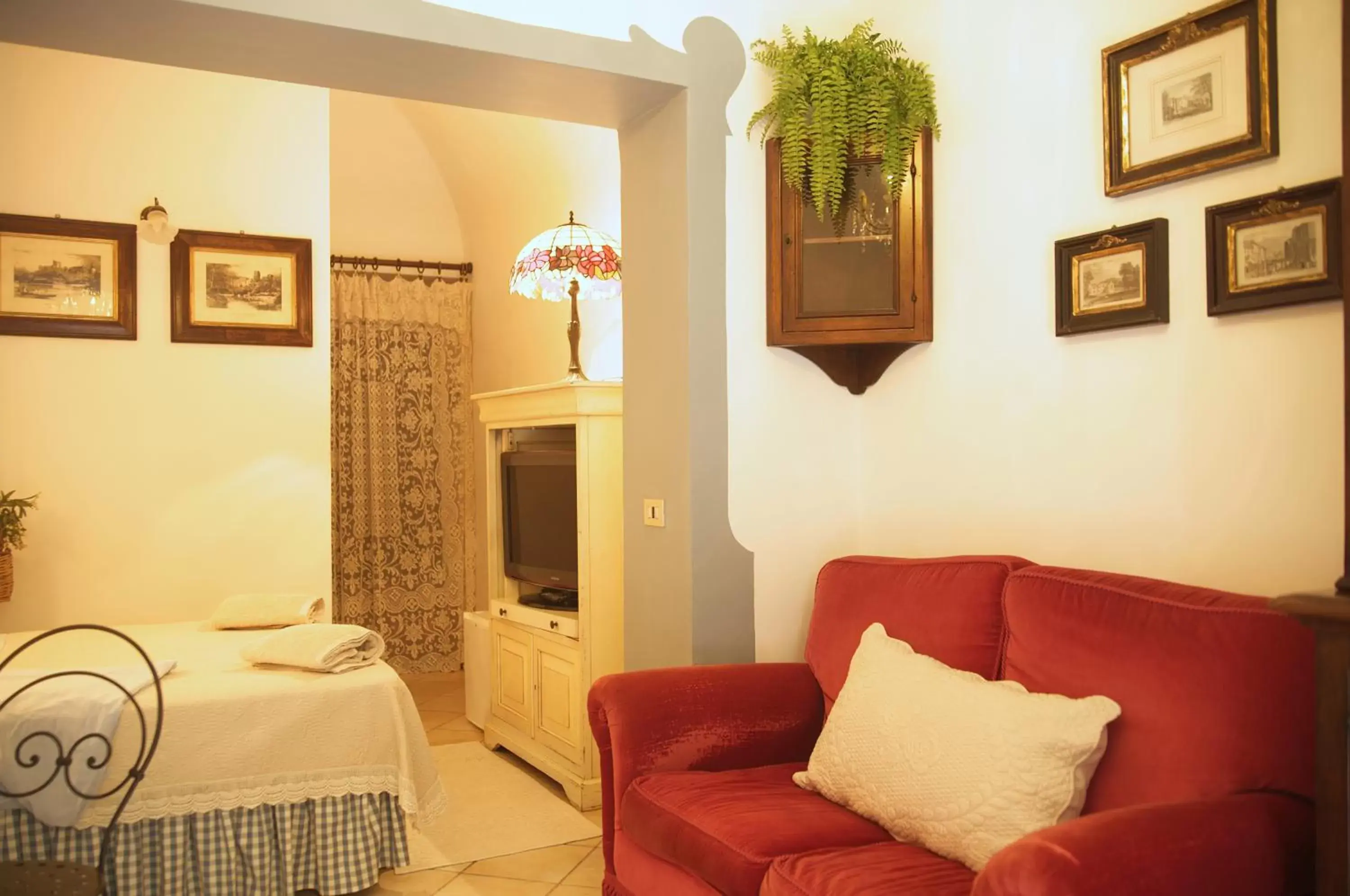 Bedroom, Seating Area in B&B del Giglio