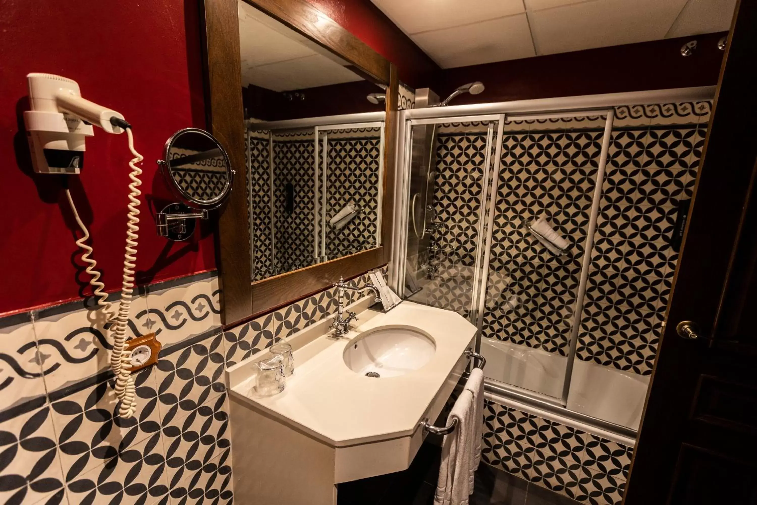 Toilet, Bathroom in Hotel Rural OLIVENZA PALACIO