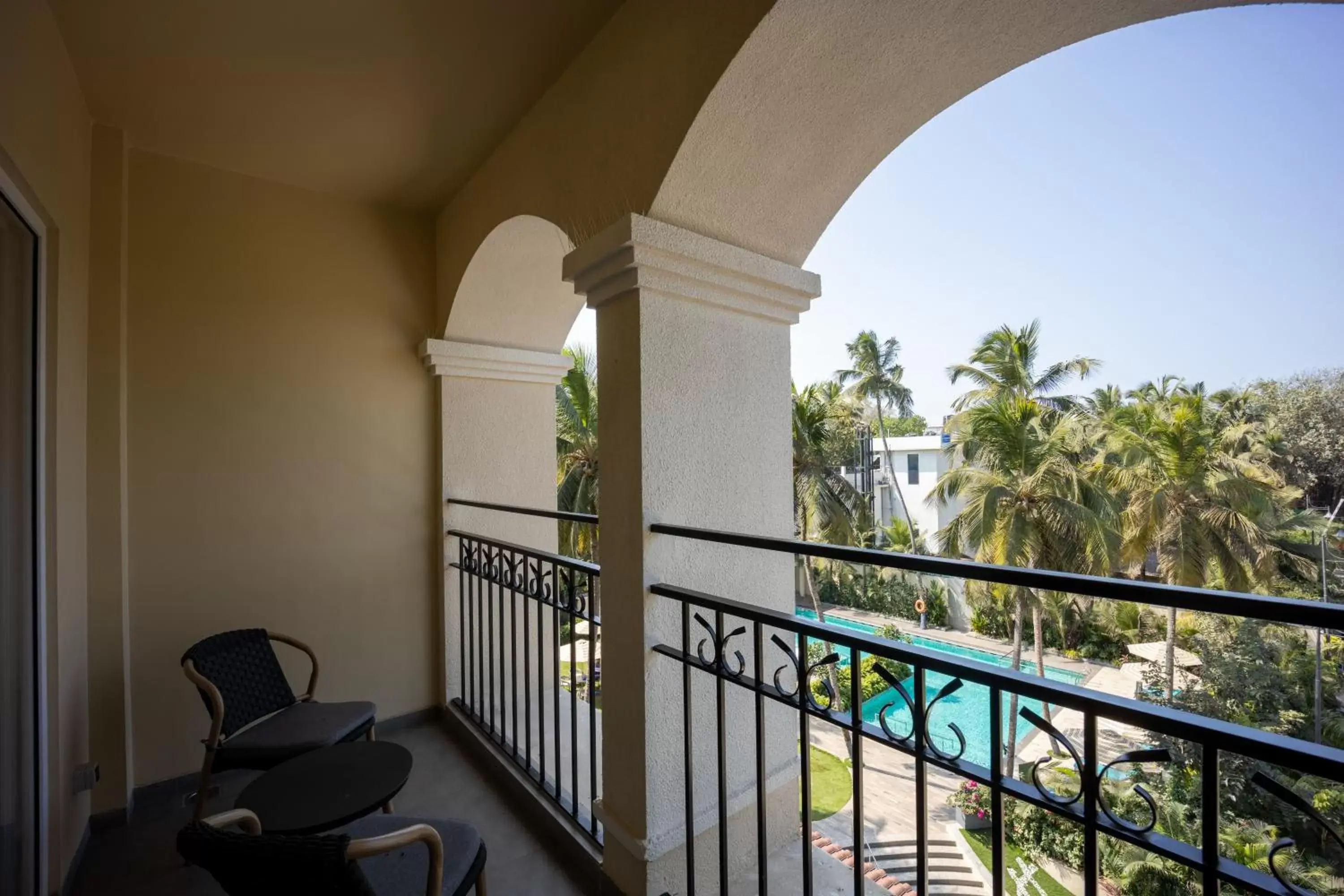 Photo of the whole room, Balcony/Terrace in Holiday Inn Goa Candolim