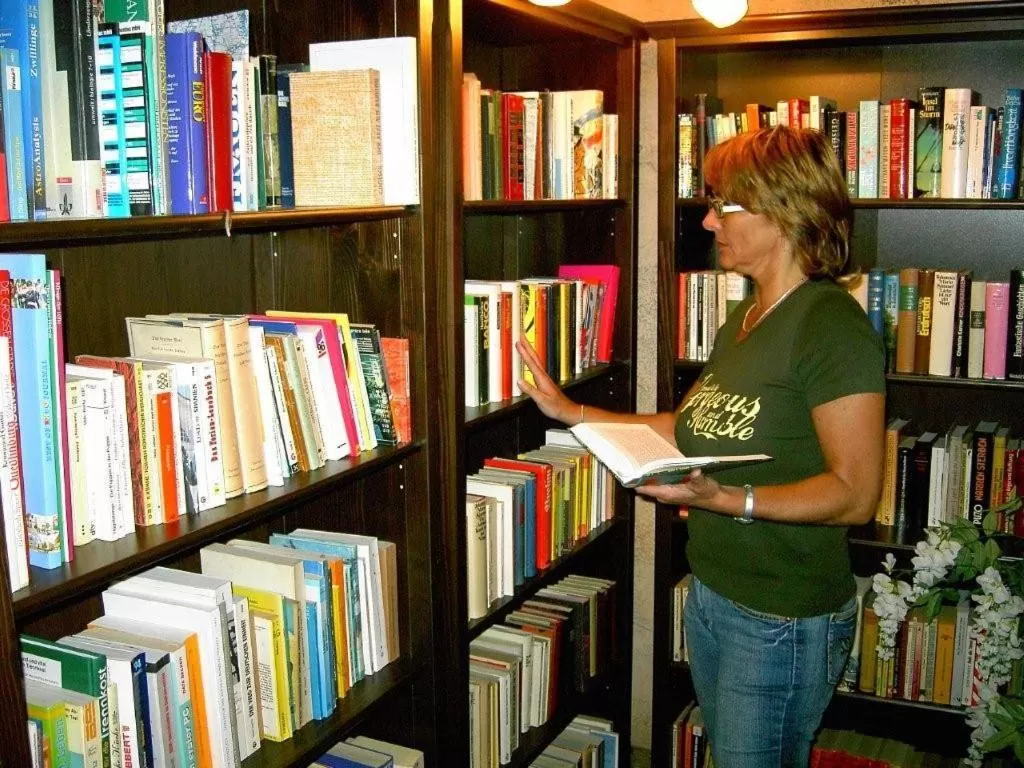 Library in Gutshof Ziegelhütte