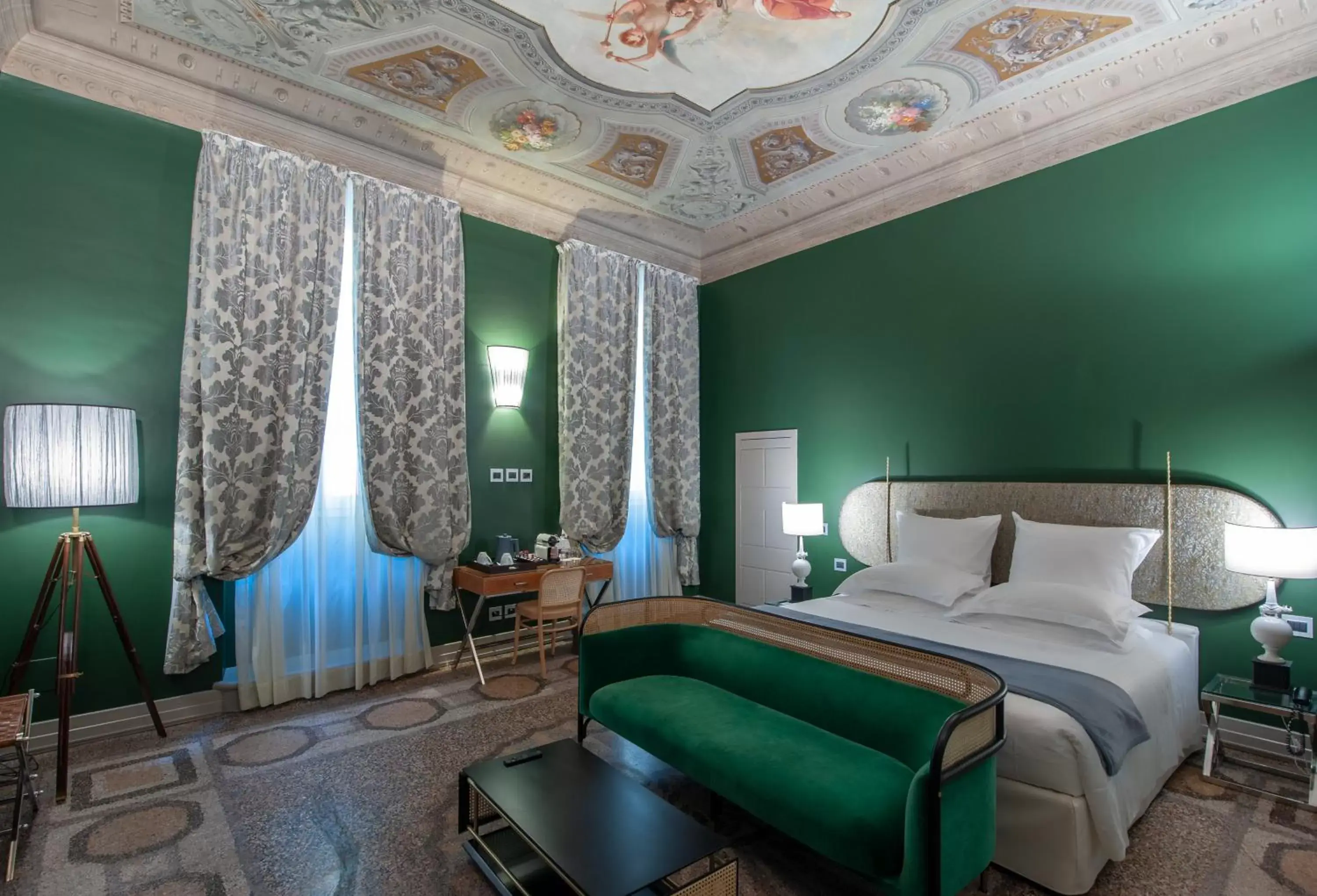 Bedroom, Seating Area in Hotel Firenze Number Nine