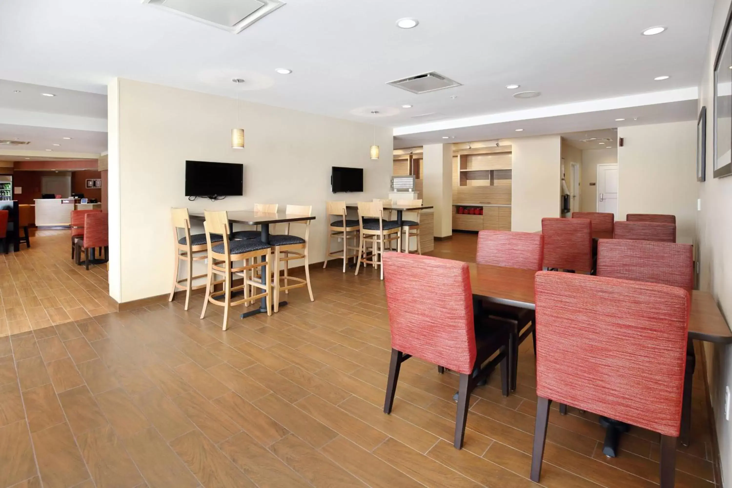 Breakfast, Restaurant/Places to Eat in TownePlace Suites by Marriott Grove City Mercer/Outlets