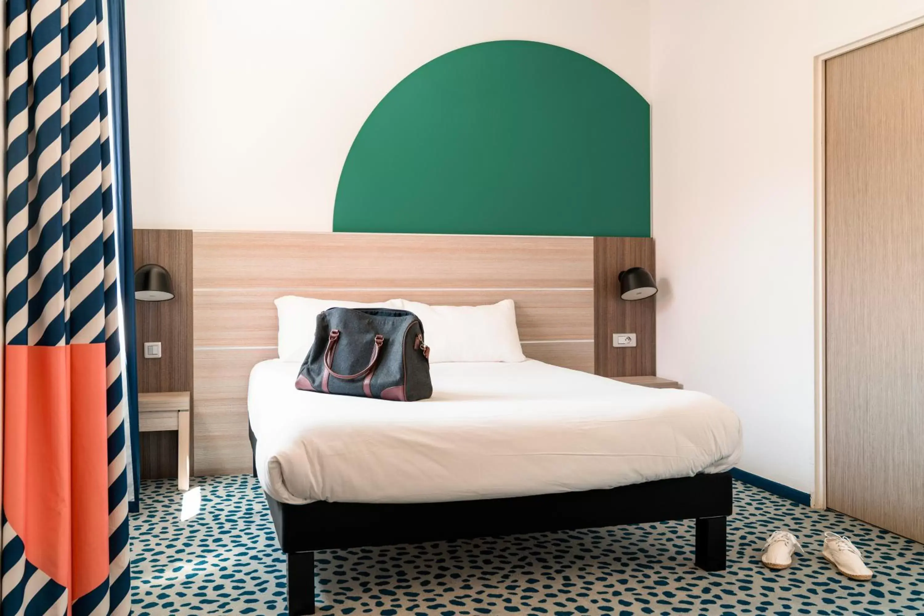 Bedroom, Bed in ibis Styles Marseille Plan de Campagne