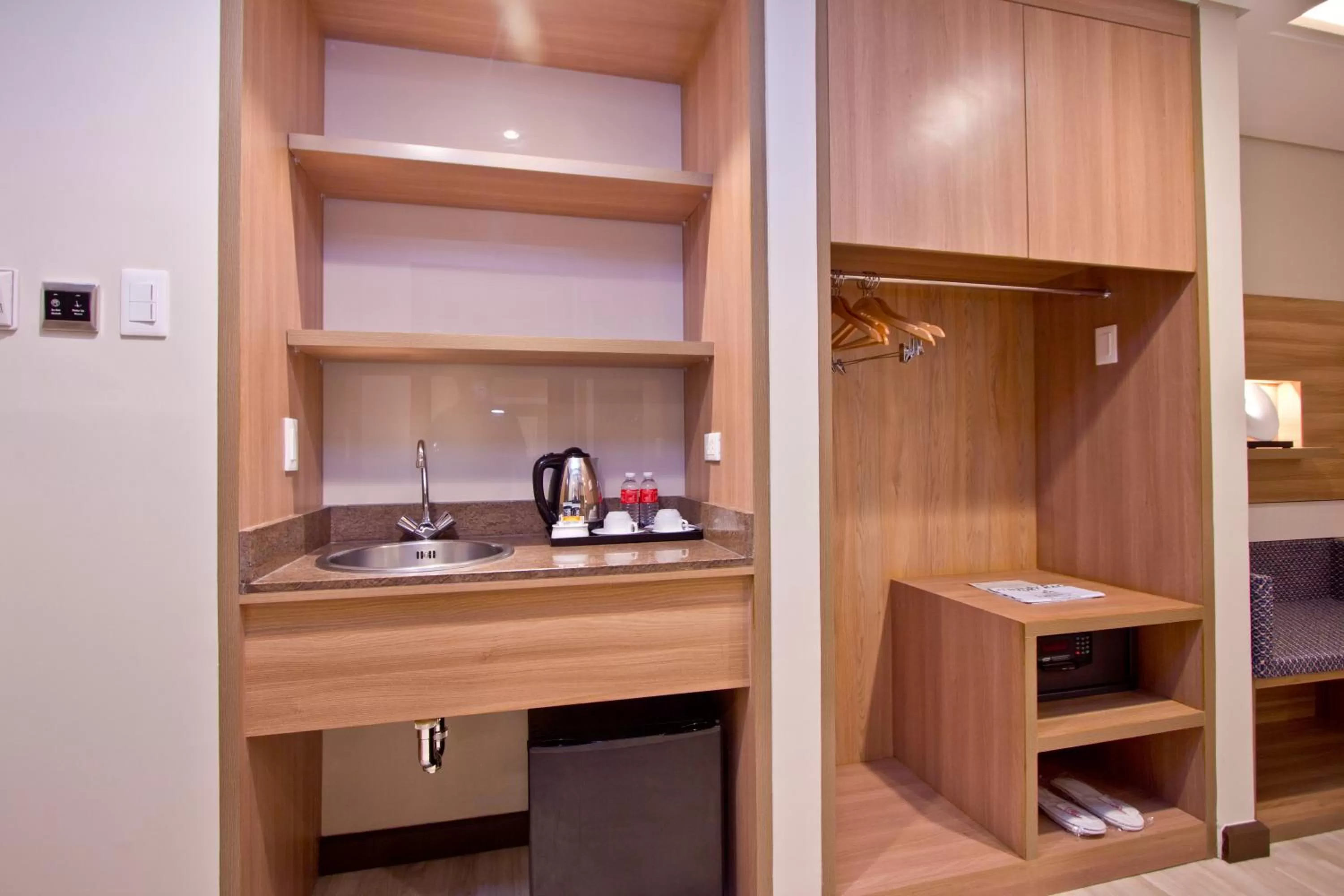 Coffee/tea facilities in Crown Regency Hotel Makati