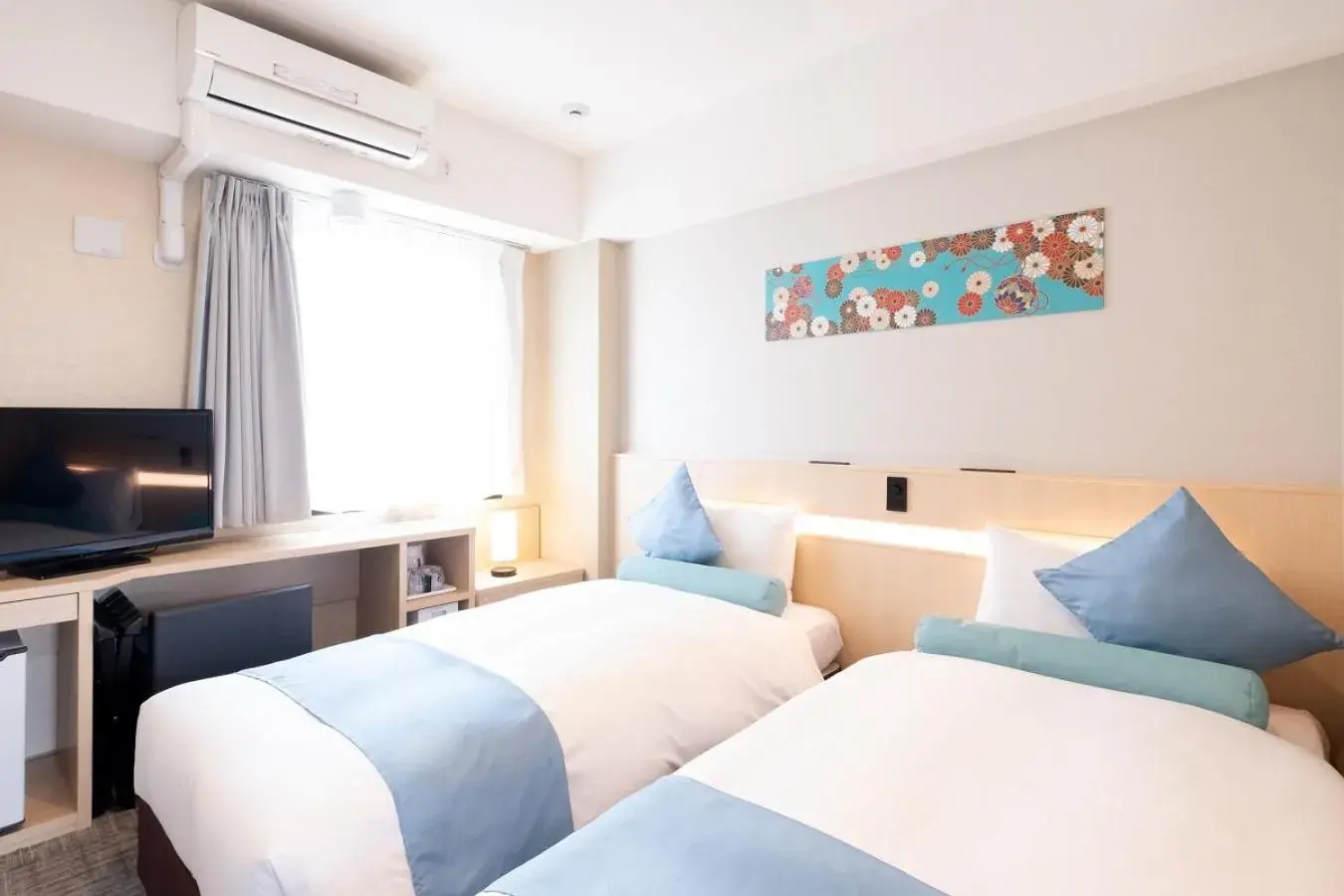 Photo of the whole room, Bed in Shinsaibashi-Higashi Crystal Hotel