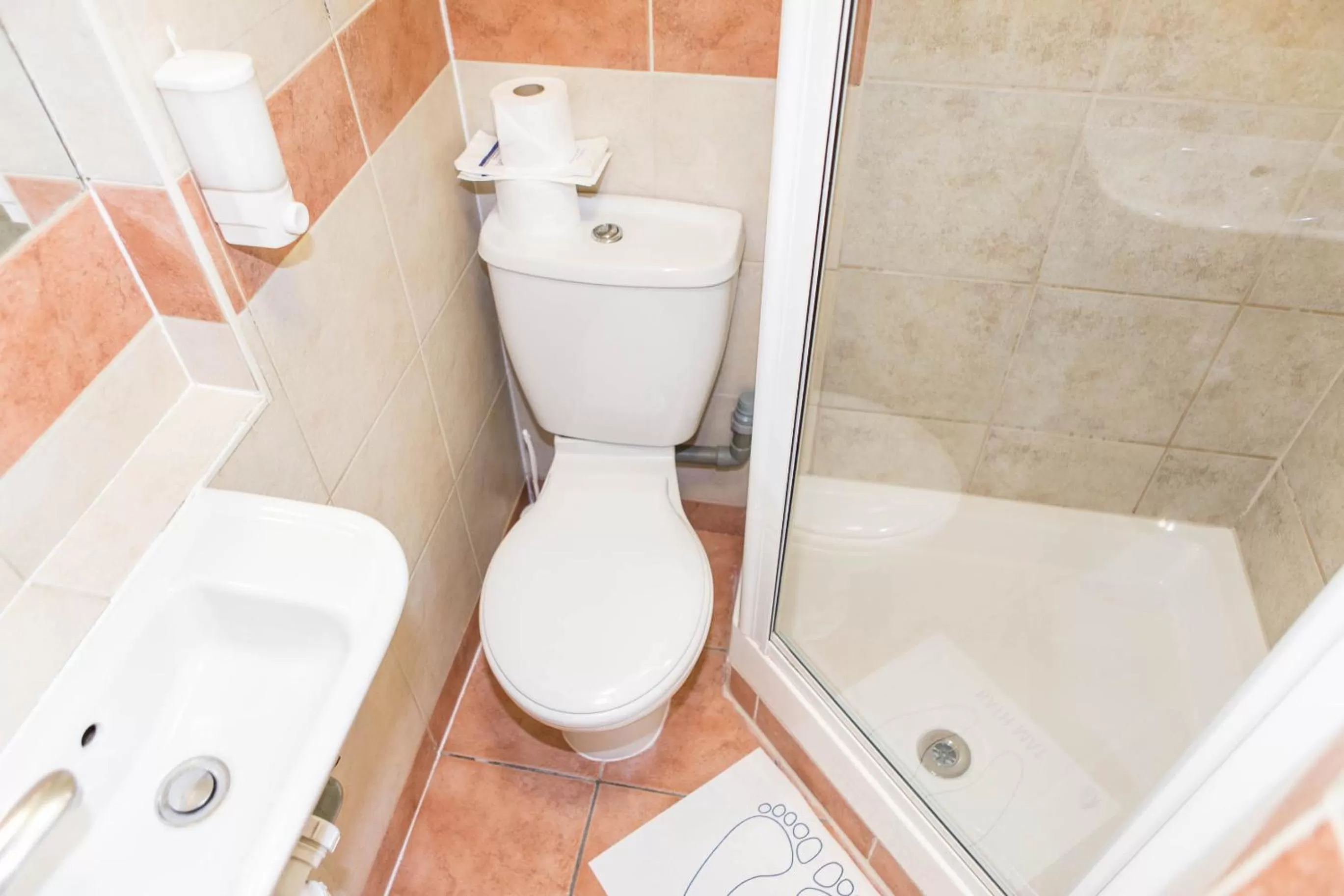 Shower in Dolphin Hotel