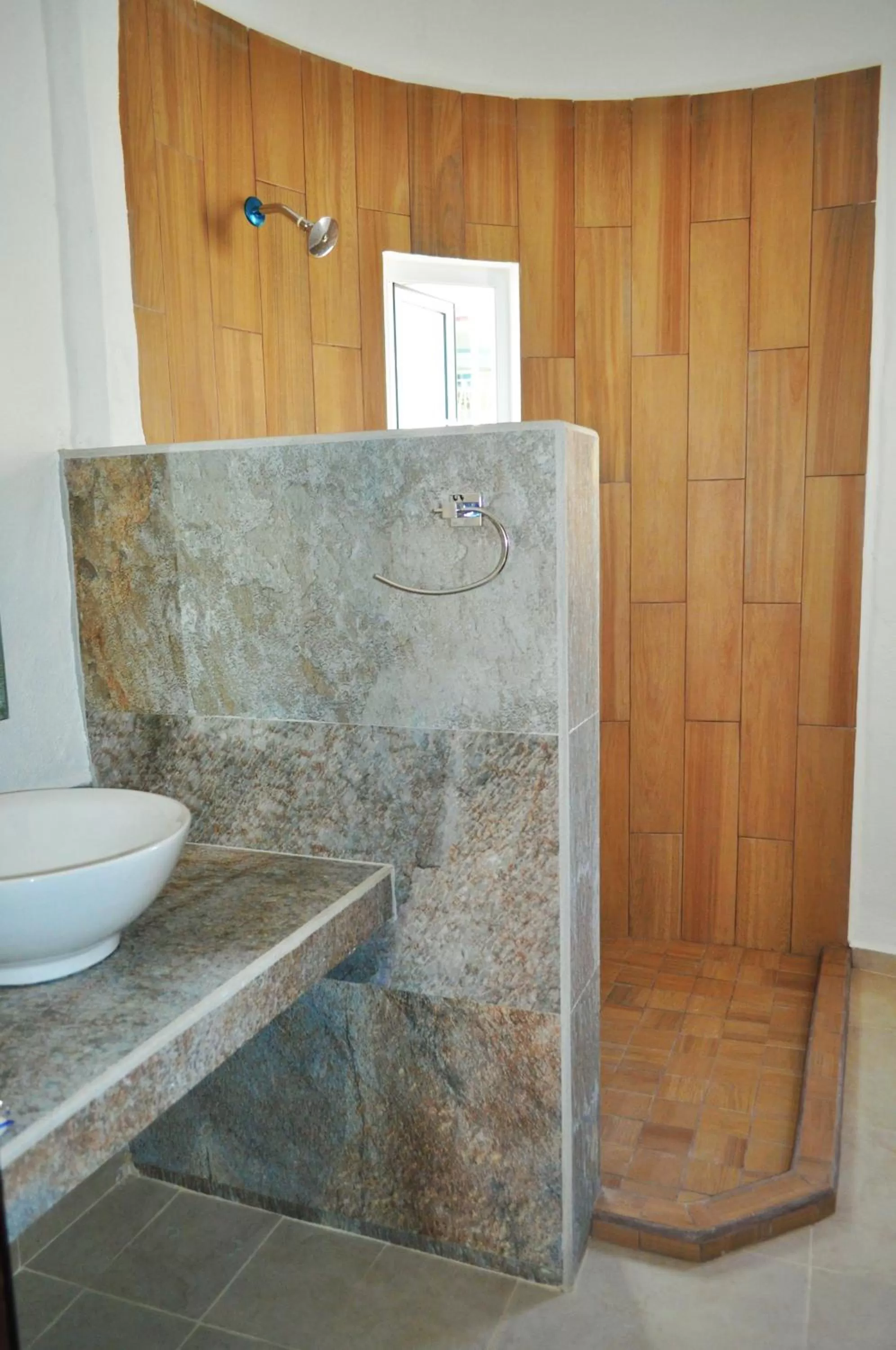 Toilet in Petit Hotel Pilitas