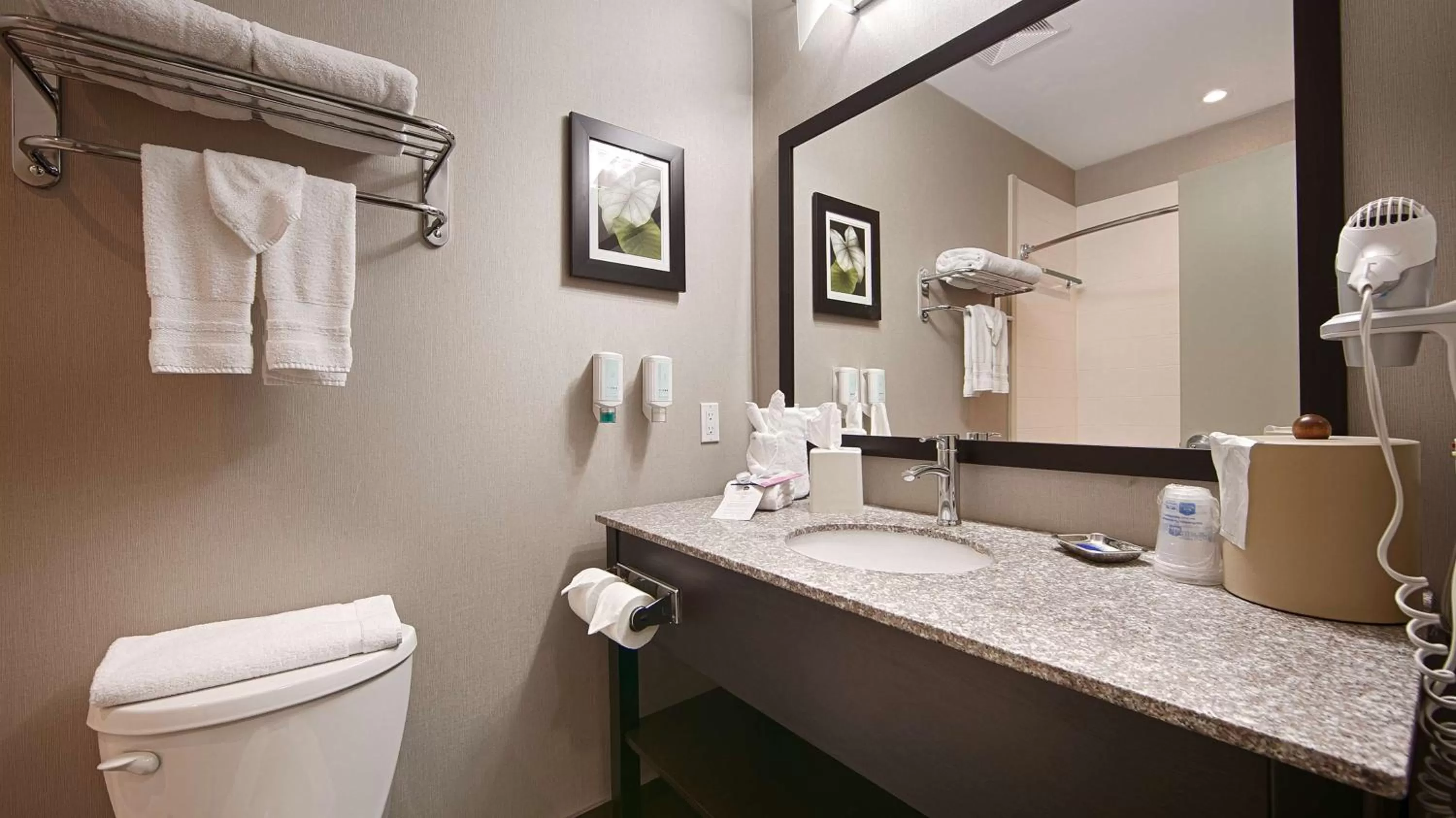 King Suite in Best Western Plus Fergus Hotel