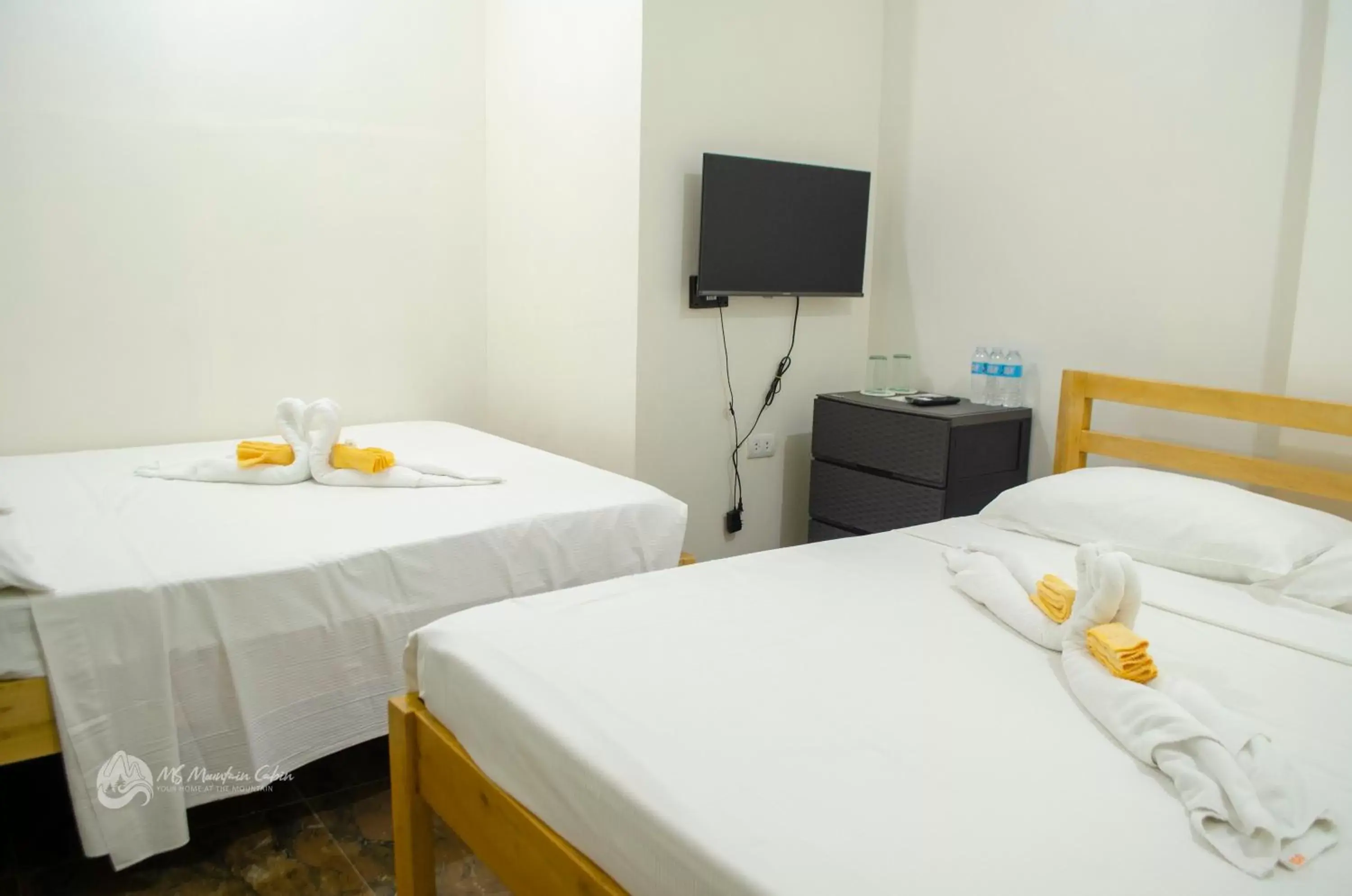 Family Room with Garden View in MS Mountain Cabin Family Room with Garden View in MS Mountain Cabin