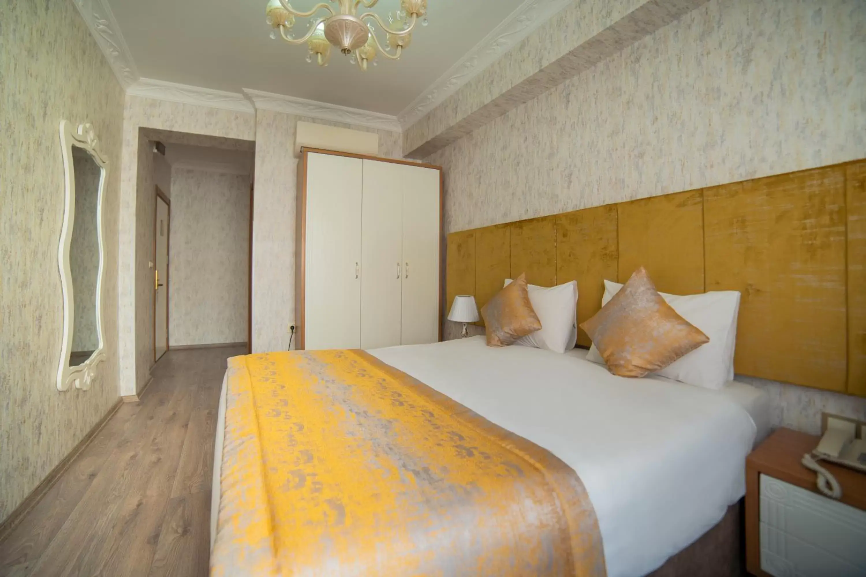Photo of the whole room, Bed in Miran Hotel