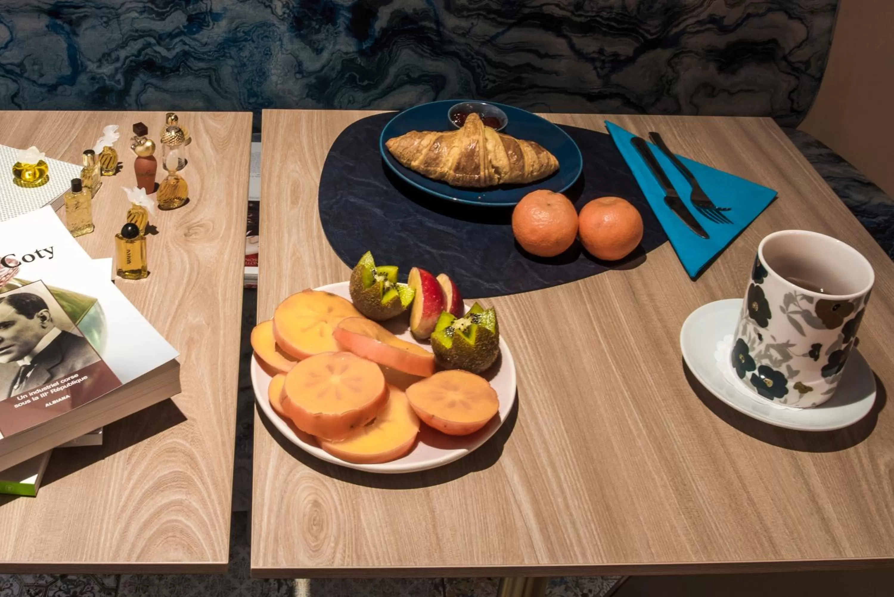 Breakfast in Hôtel Mercure Paris Suresnes Longchamp