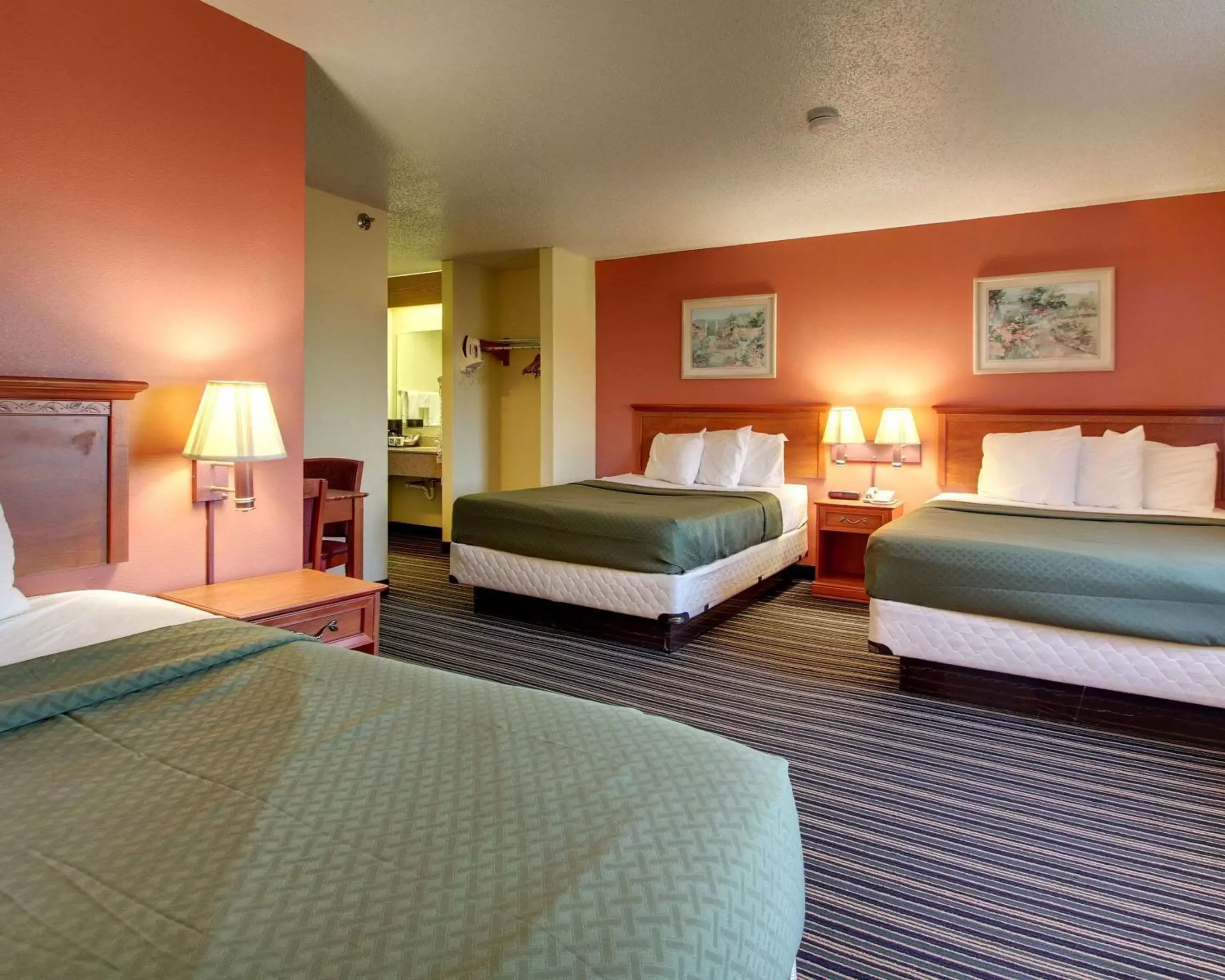 Photo of the whole room, Bed in Quality Inn Indianola