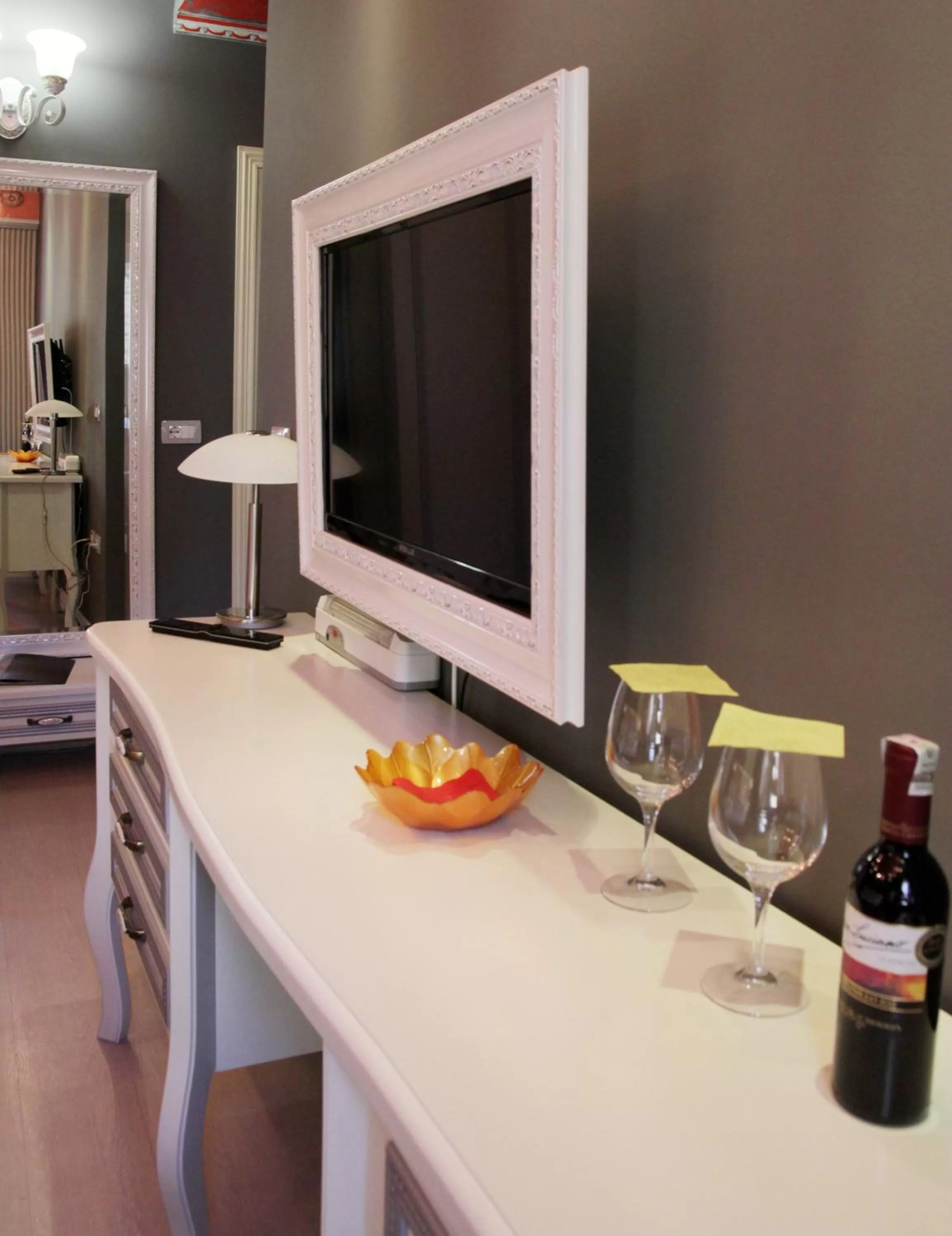 TV and multimedia in Hotel Villa Fernando Tirana