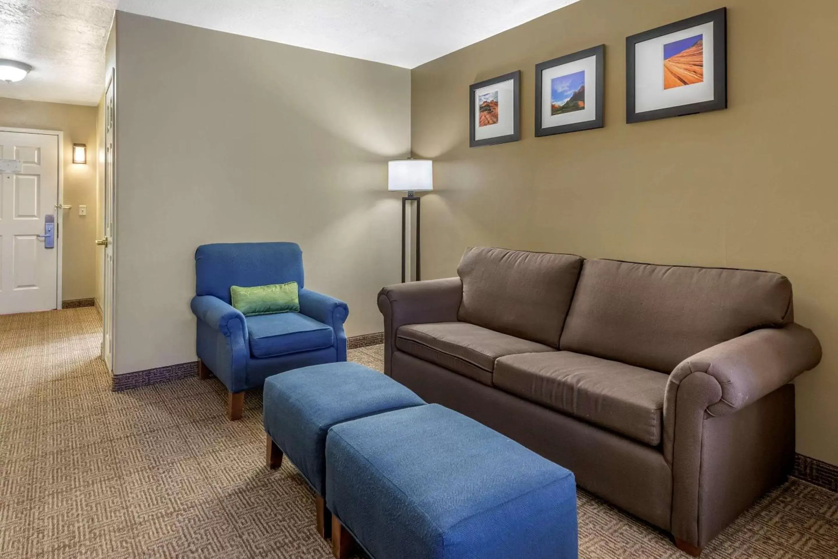 Photo of the whole room, Seating Area in Comfort Inn Saint George North