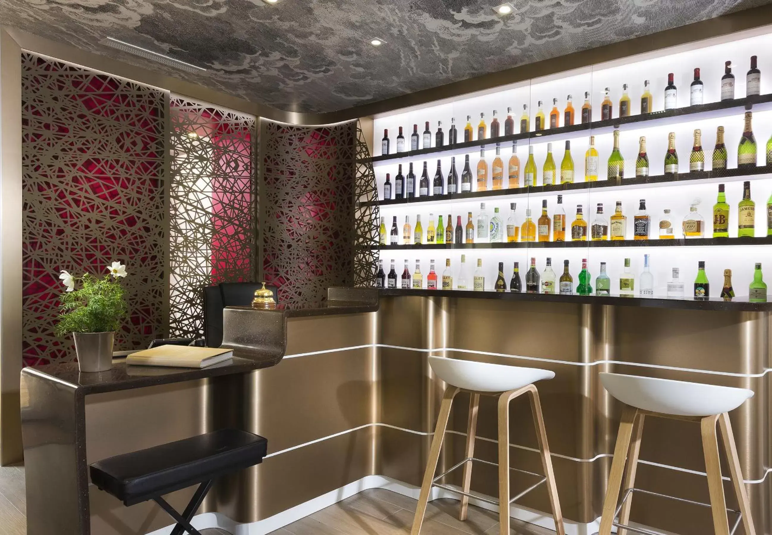 Lobby or reception, Lounge/Bar in Hotel Eiffel Segur