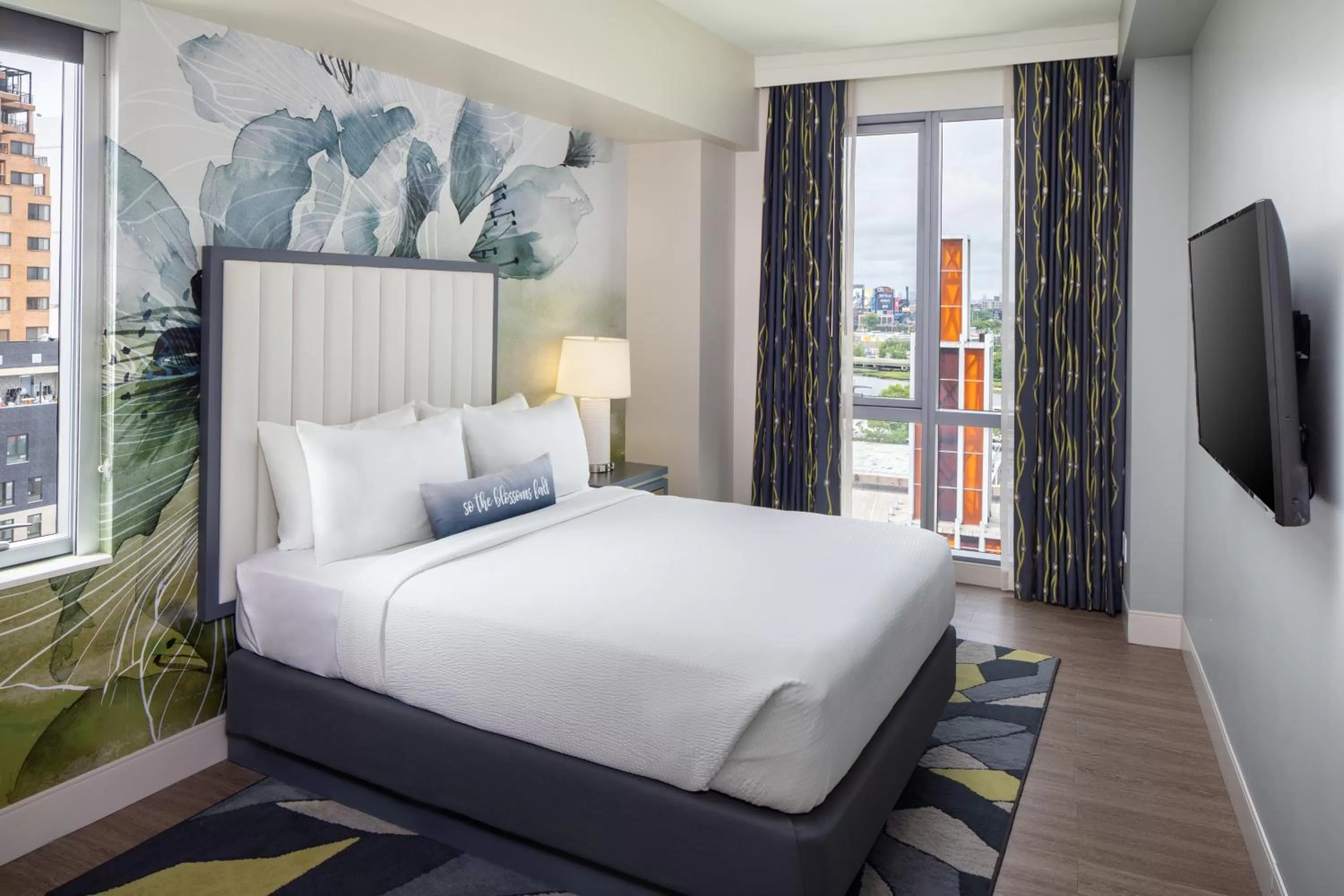 Photo of the whole room, Bed in Hotel Indigo Flushing - LaGuardia