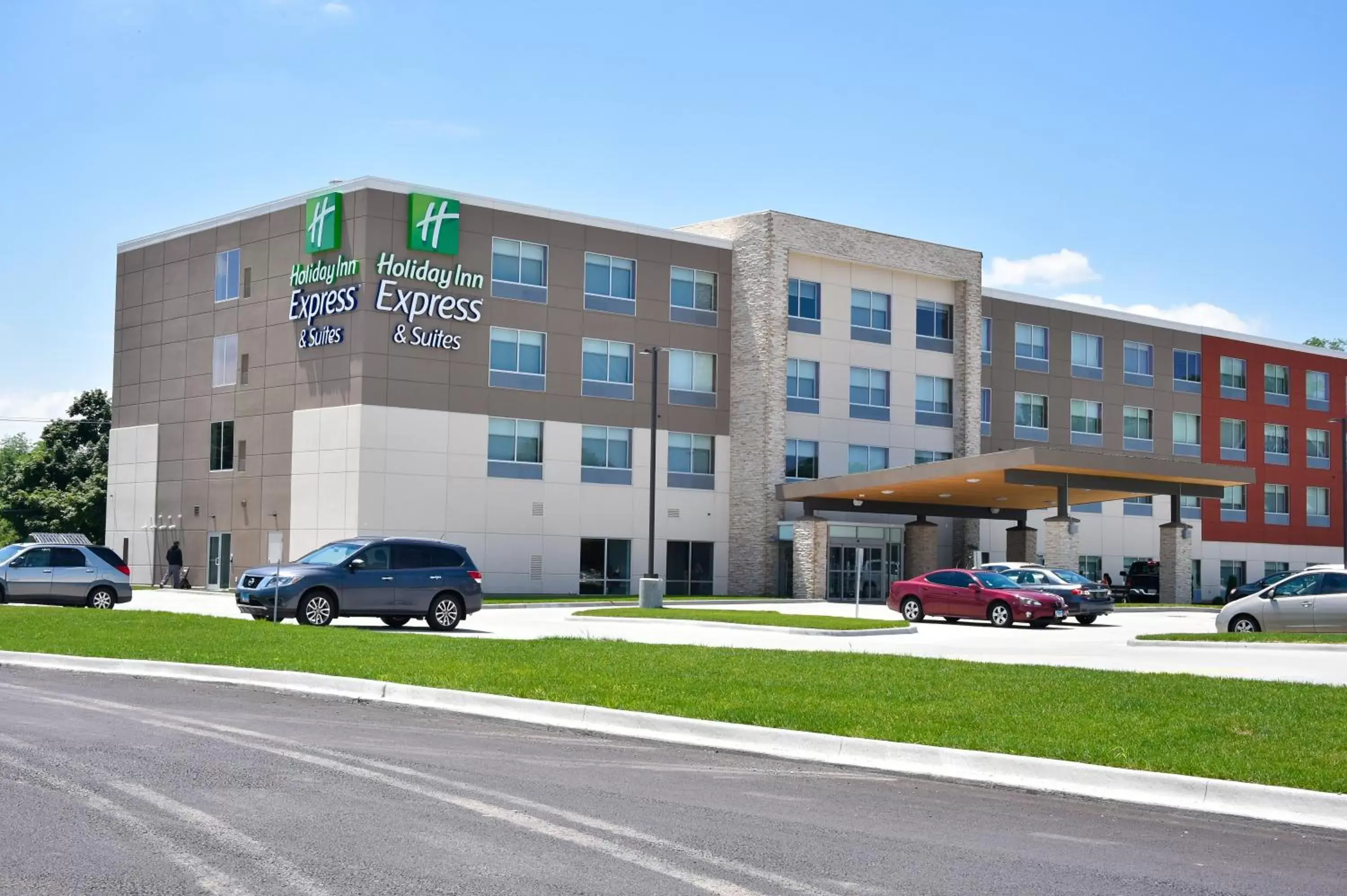 Property Building in Holiday Inn Express & Suites - Bensenville - O'Hare, an IHG Hotel