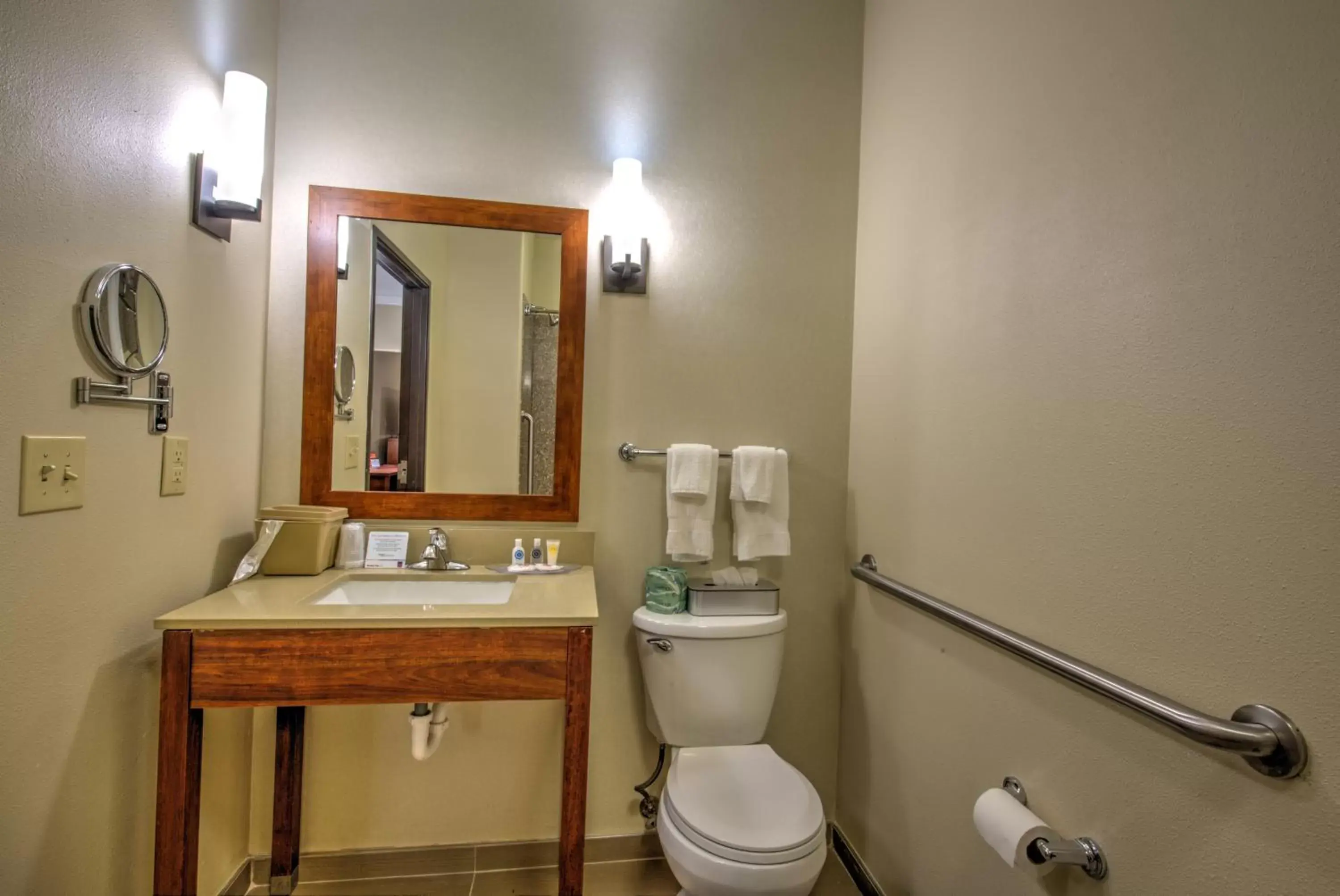 Bathroom in Comfort Suites Tomball Medical Center