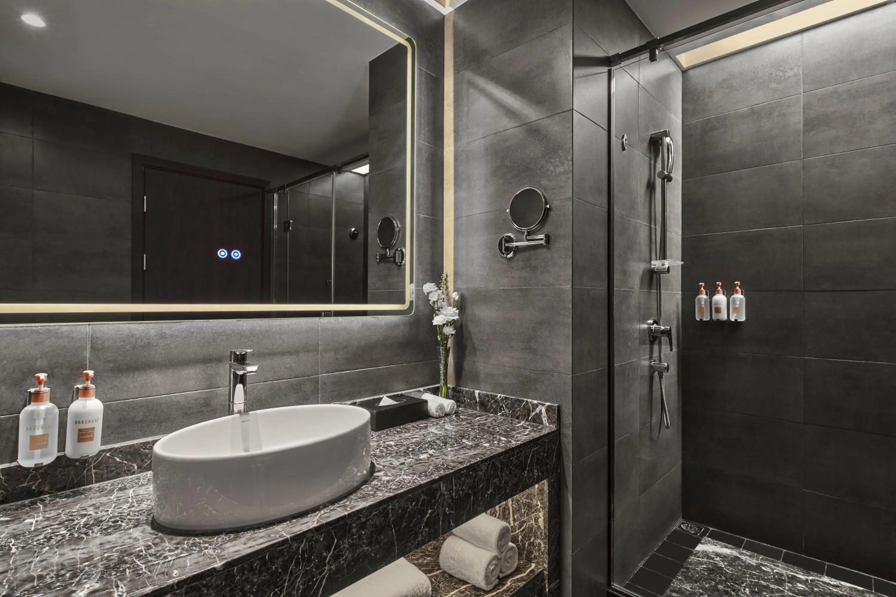 Shower in Crowne Plaza Shanghai Jinshan by IHG