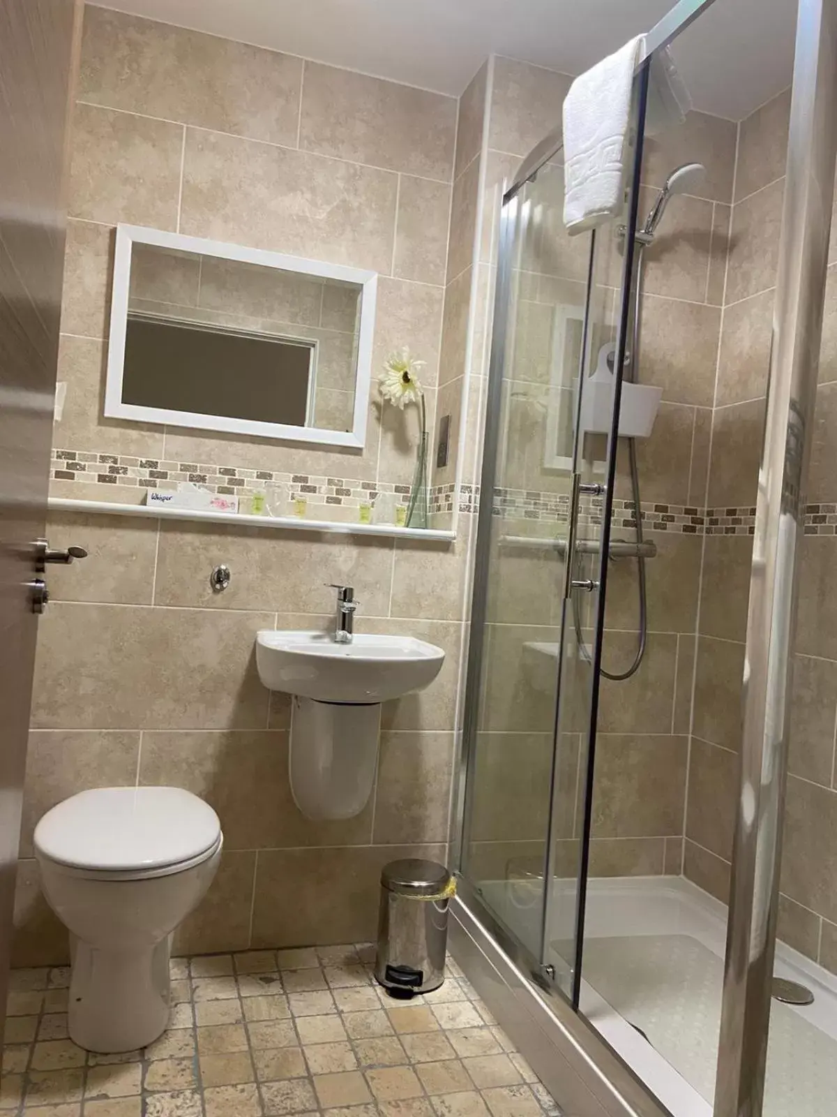 Bathroom in Scone Arms Hotel